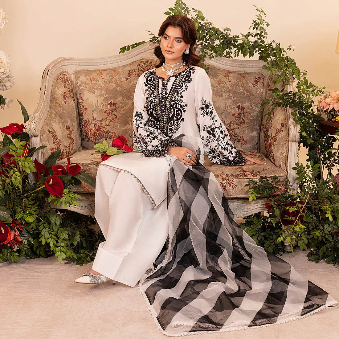 Farshi Tales ZQ 2526 Pearl White