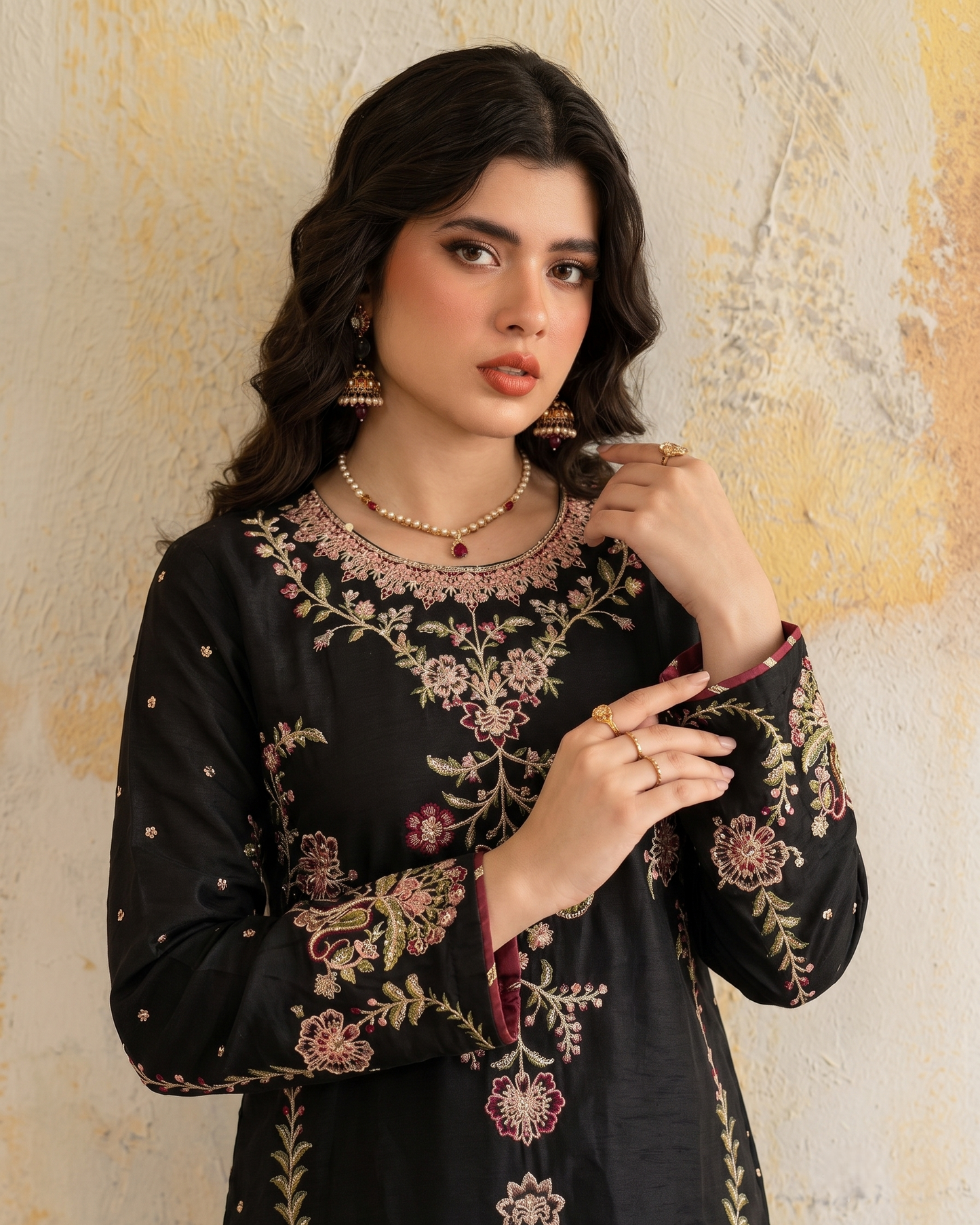 AR 4203 Black
