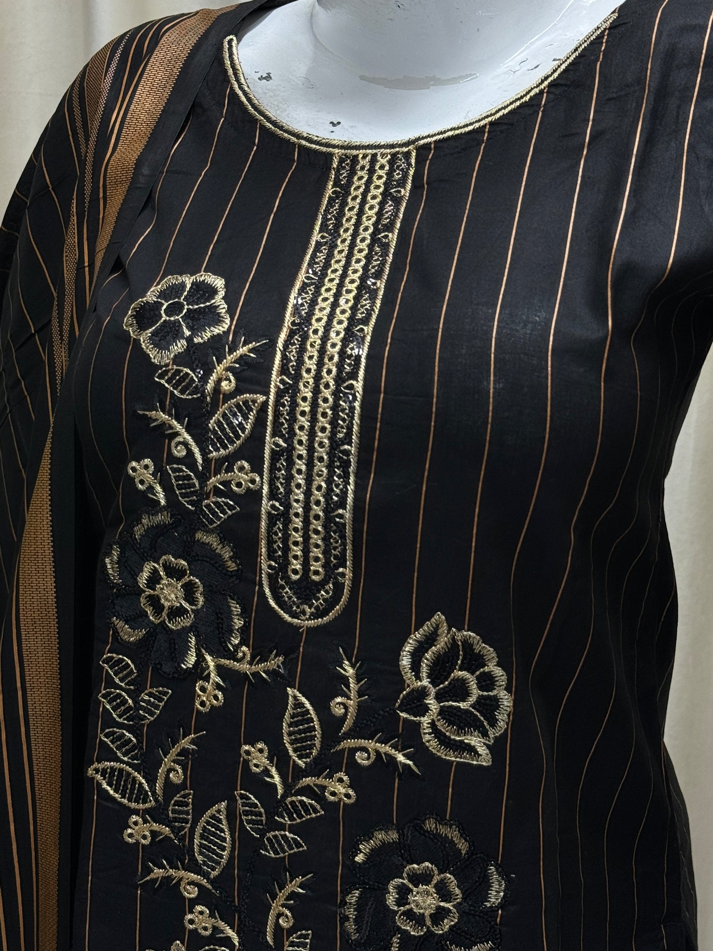 HM Lawn with Lawn Dupatta 191 Black