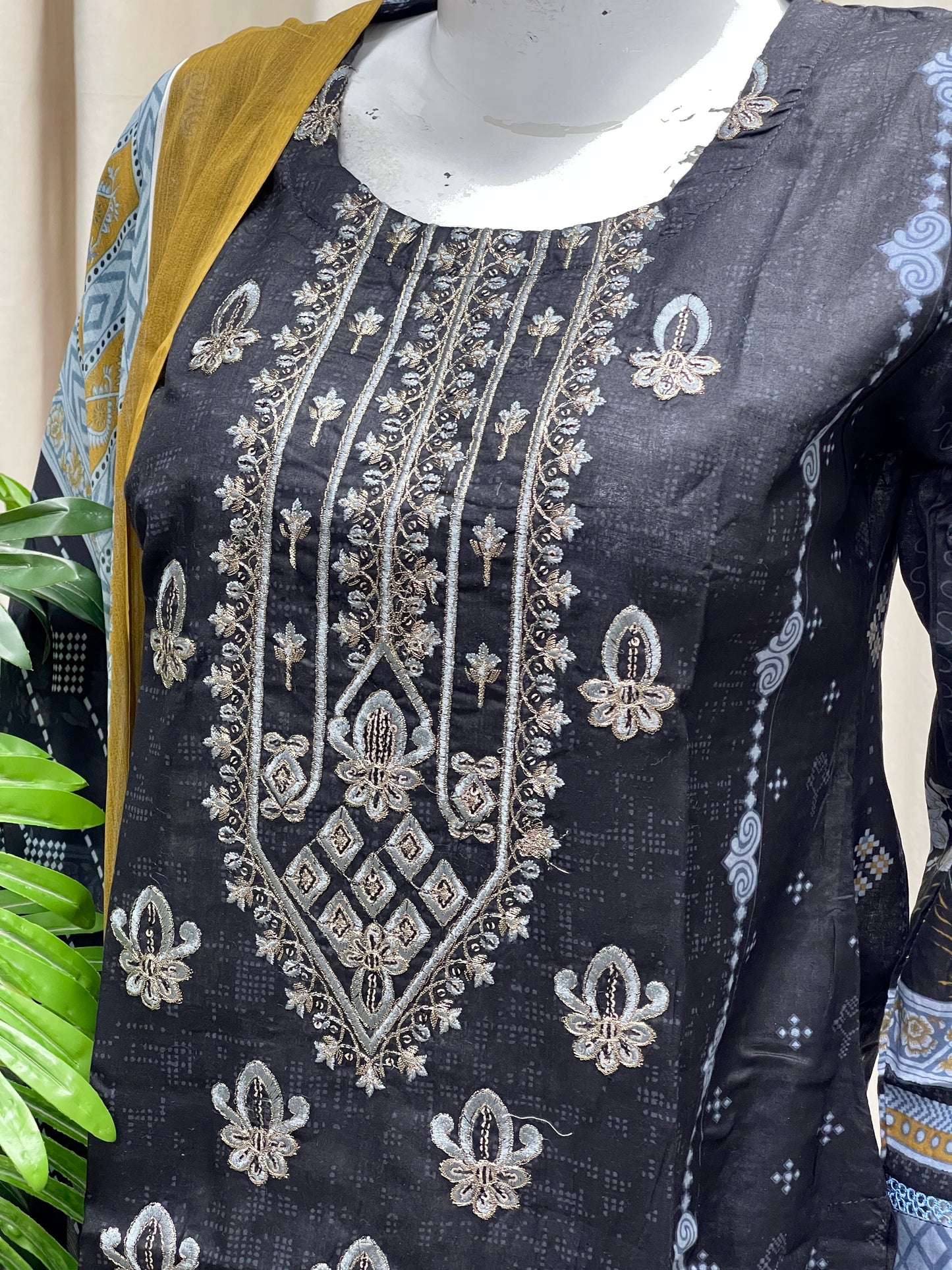 K&R Lawn - Chiffon Dupatta 251 Black