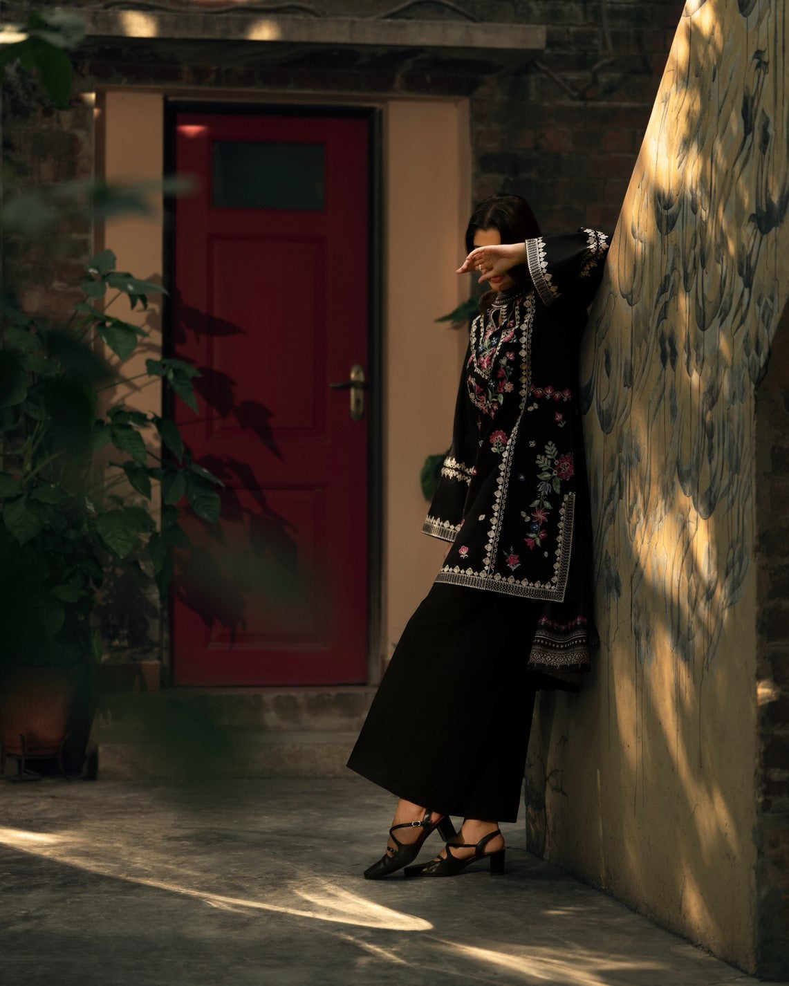 Shadows Khadder Night Black