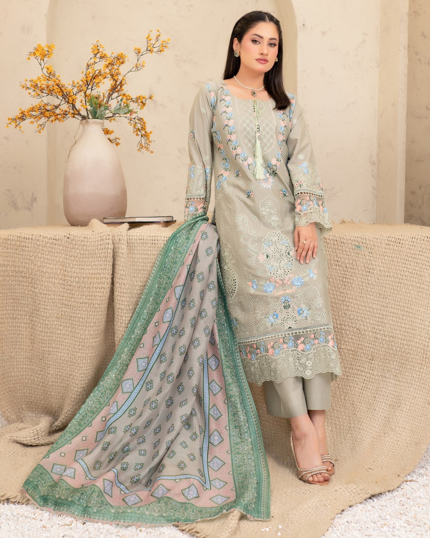 Munira Malaal MSL 02 Light Grey