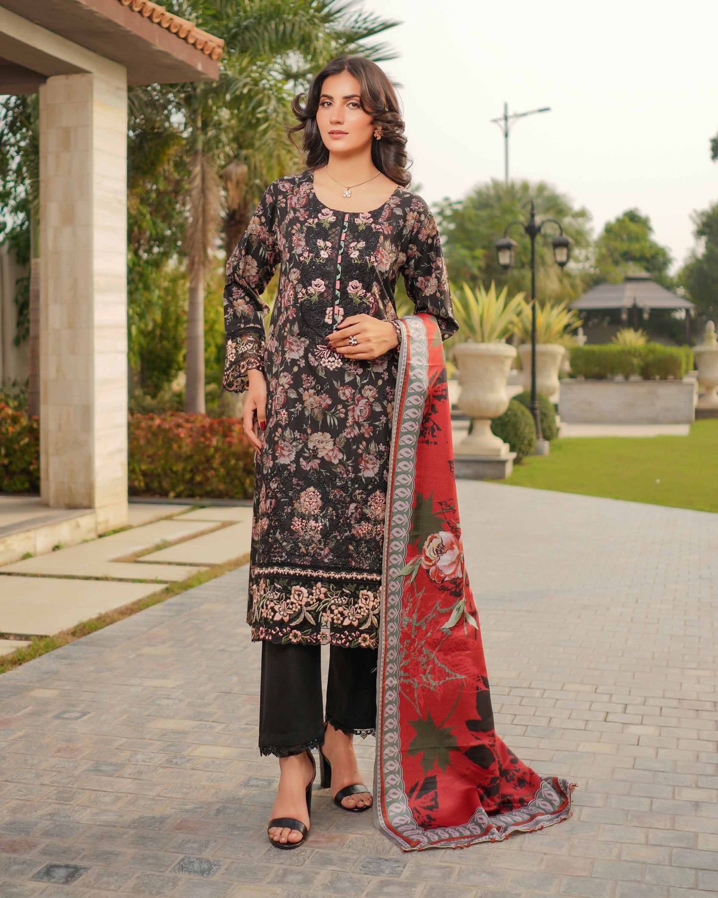 Munira Muam Dhanak 03 Black