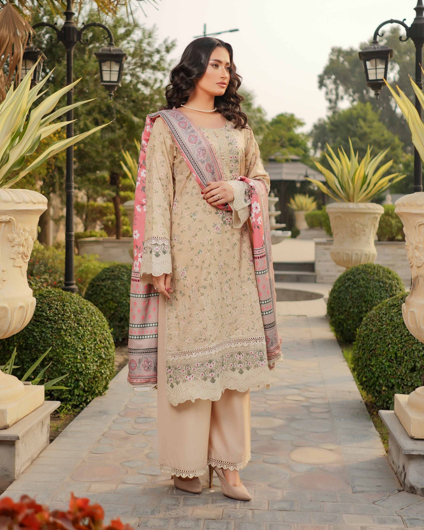 Munira Muam Dhanak 04 Cream