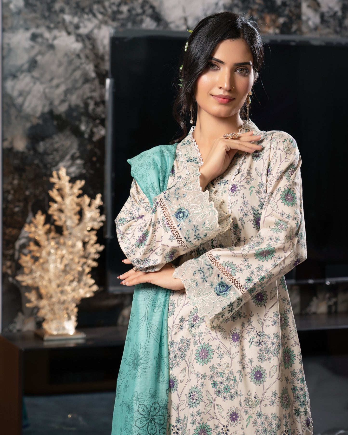 Munira Umeed Lawn 03 Cream