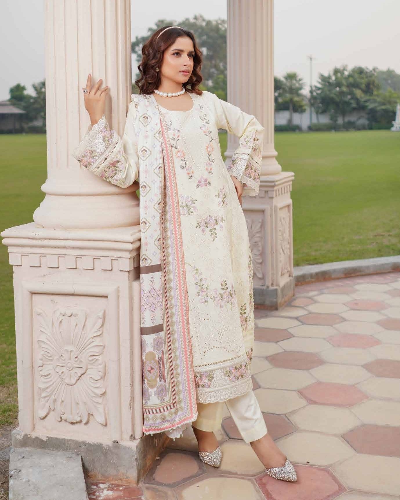 Noor-e-Munira Dhanak MSL 04 Cream