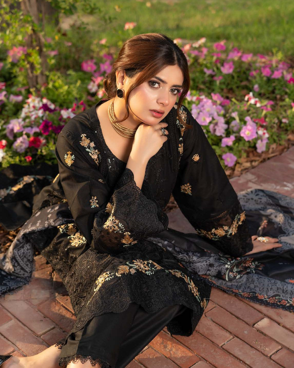 Munira Samaa 02 Black