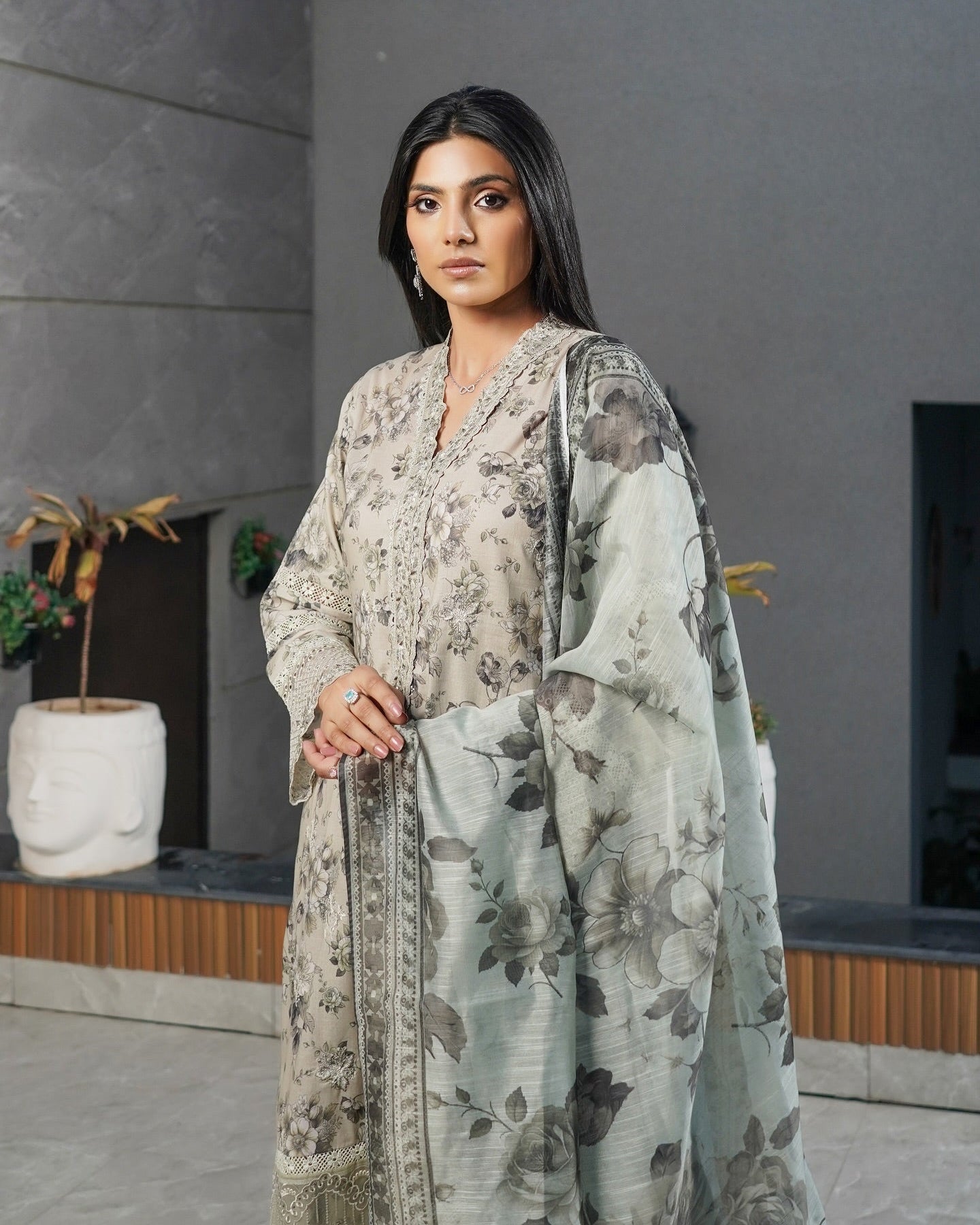 Munira Nazam Lawn 04 Light Skin