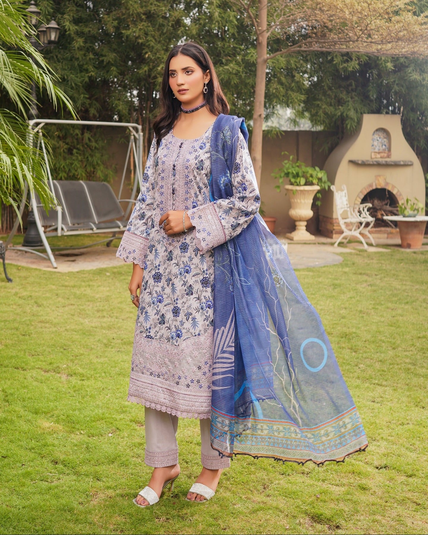 Munira Lyra MSL 07 Lilly