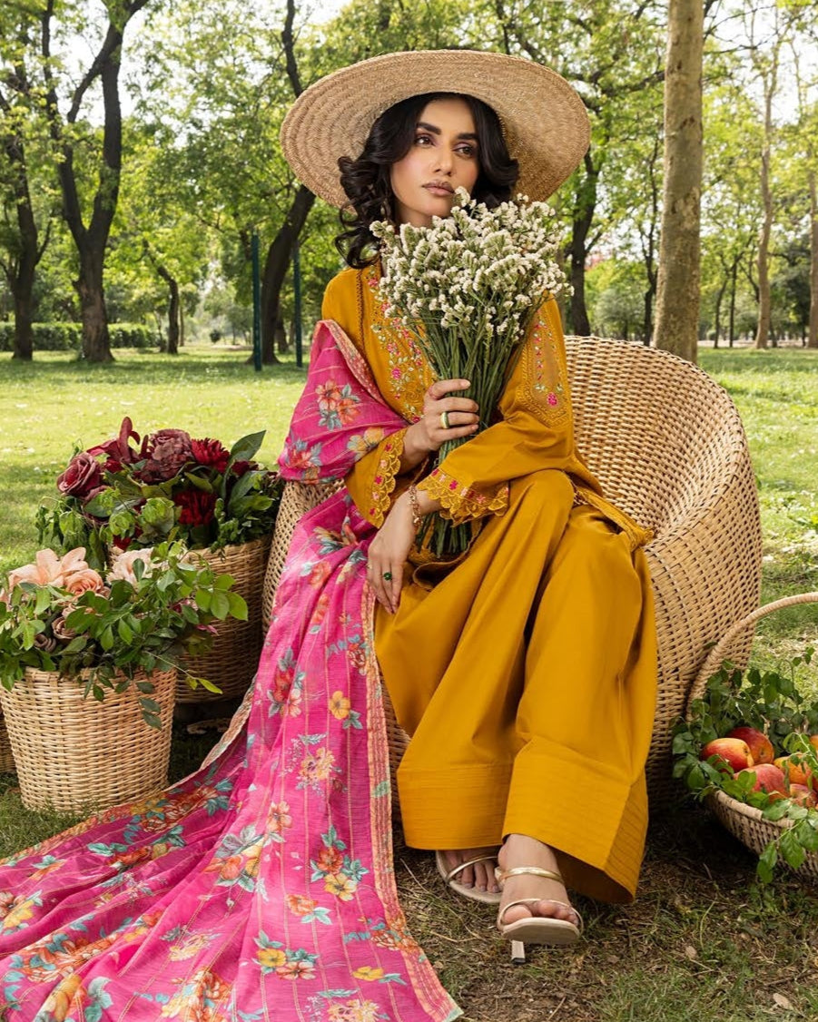 Blossom Lawn Edit 2 ZR 2521 Gold