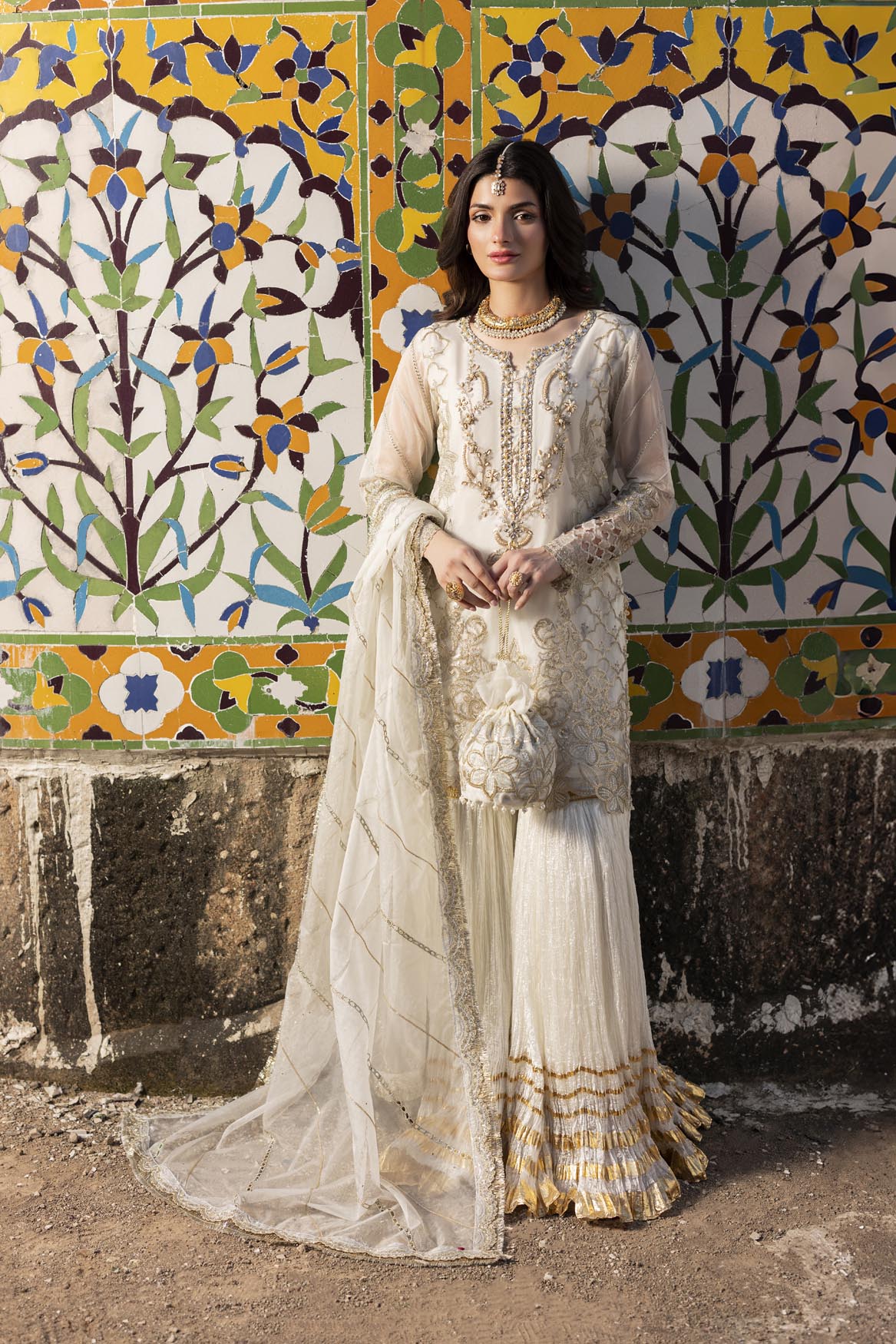 Noor Mahal ZR 2554 White