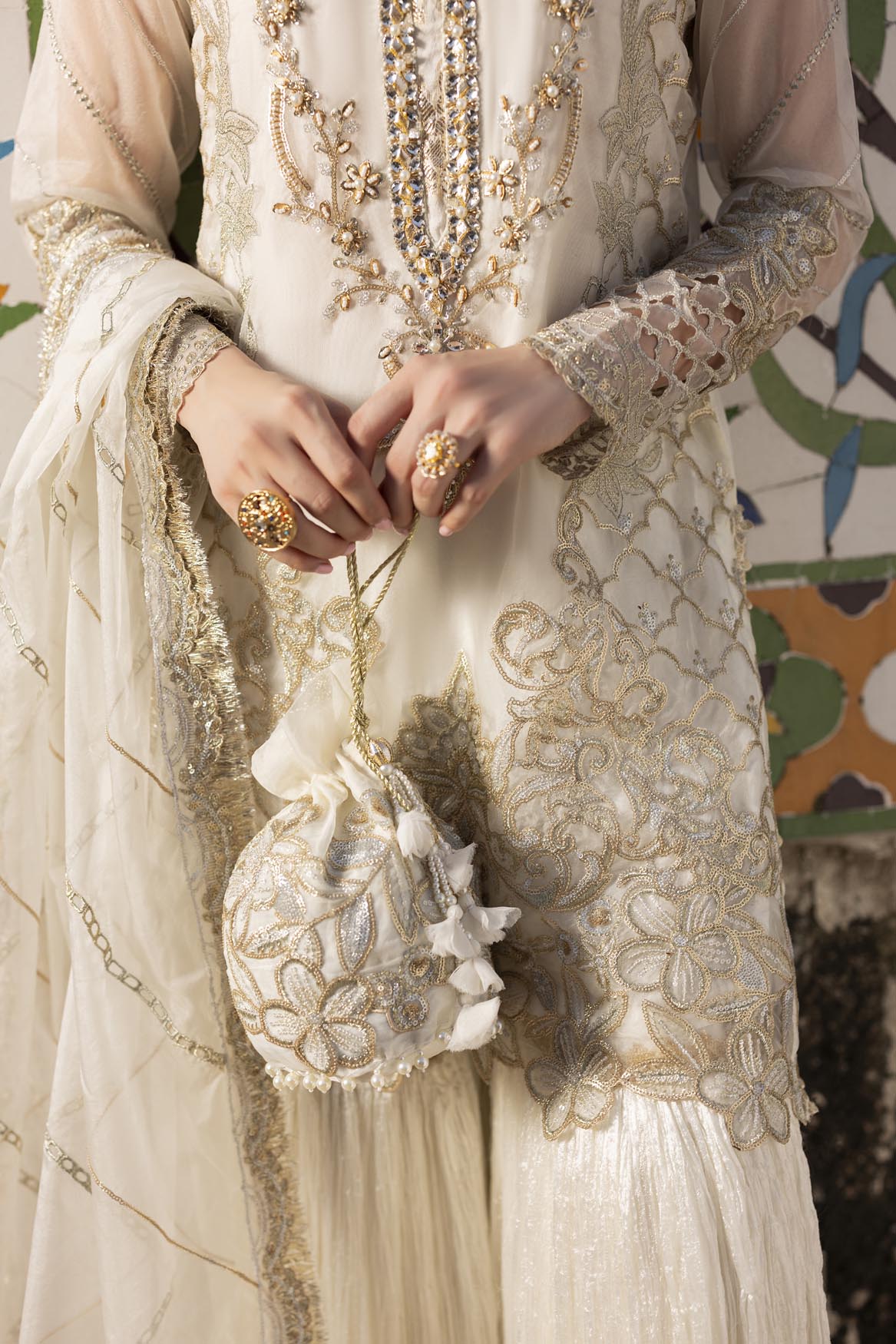 Noor Mahal ZR 2554 White