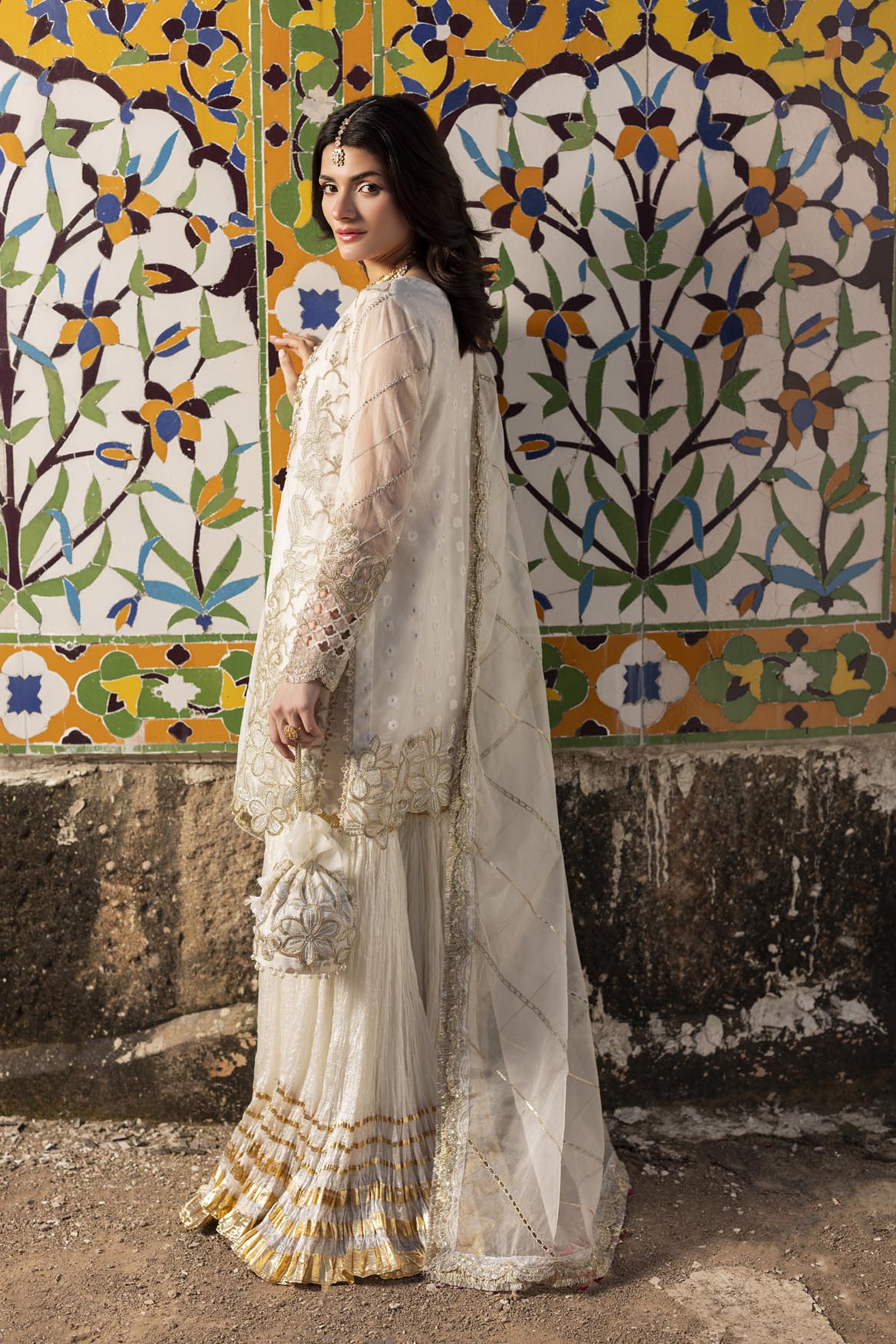 Noor Mahal ZR 2554 White