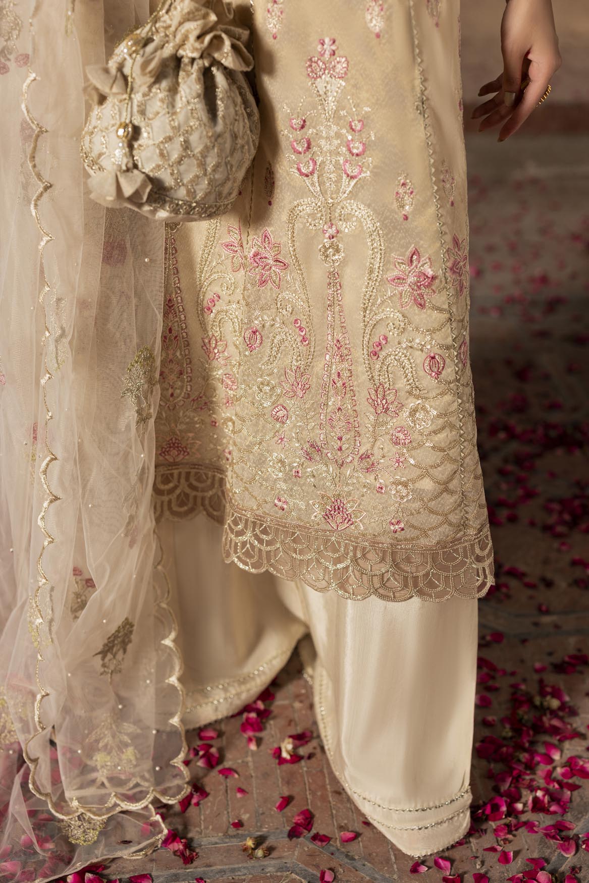 Noor Mahal ZR 2553 Off White