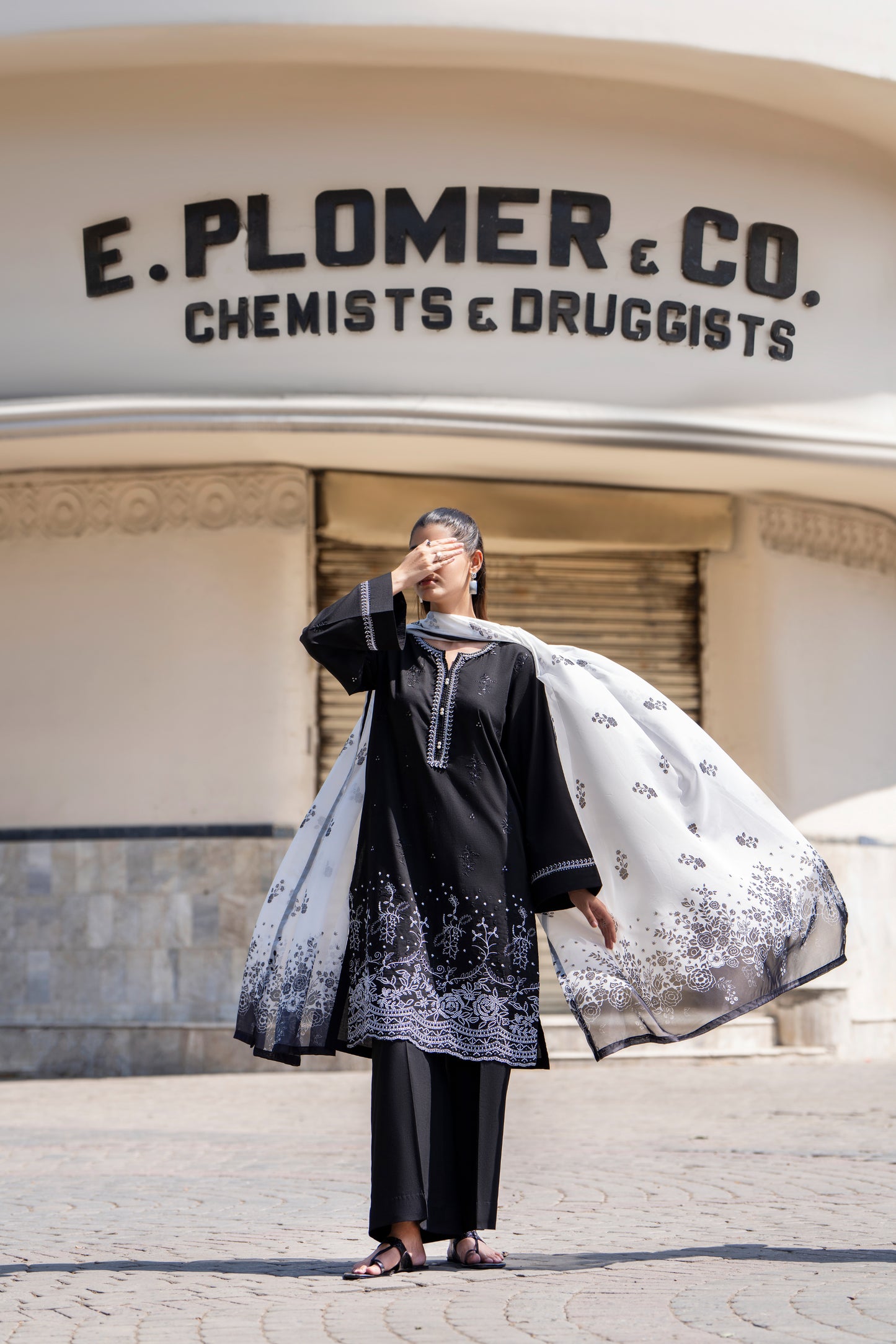 Mono Chrome Charcoal