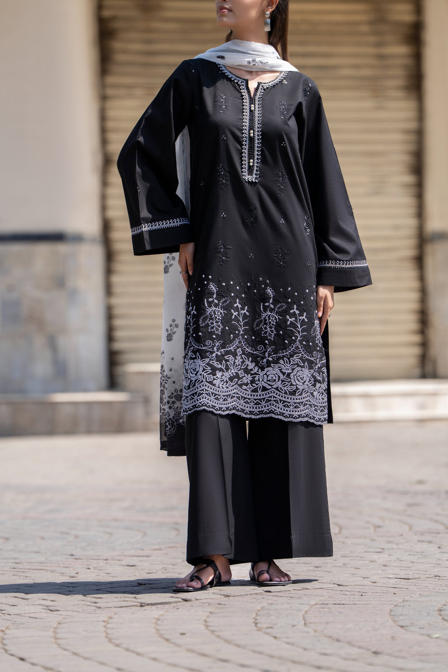 Mono Chrome Charcoal