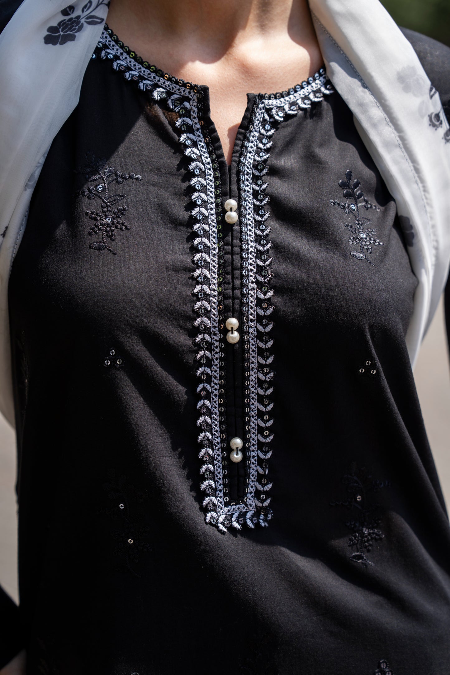 Mono Chrome Charcoal