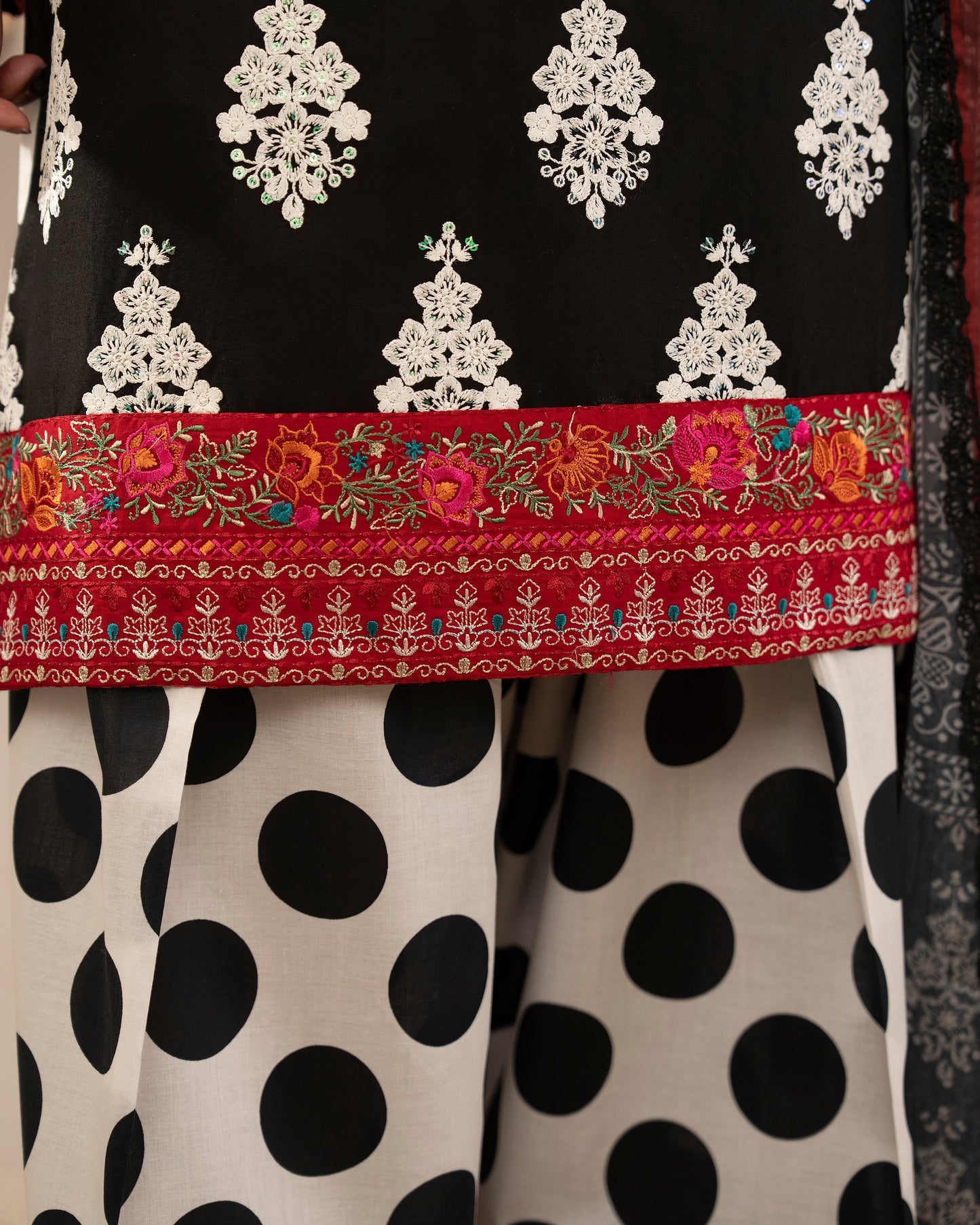 Karma Flora 1601 Rich Black