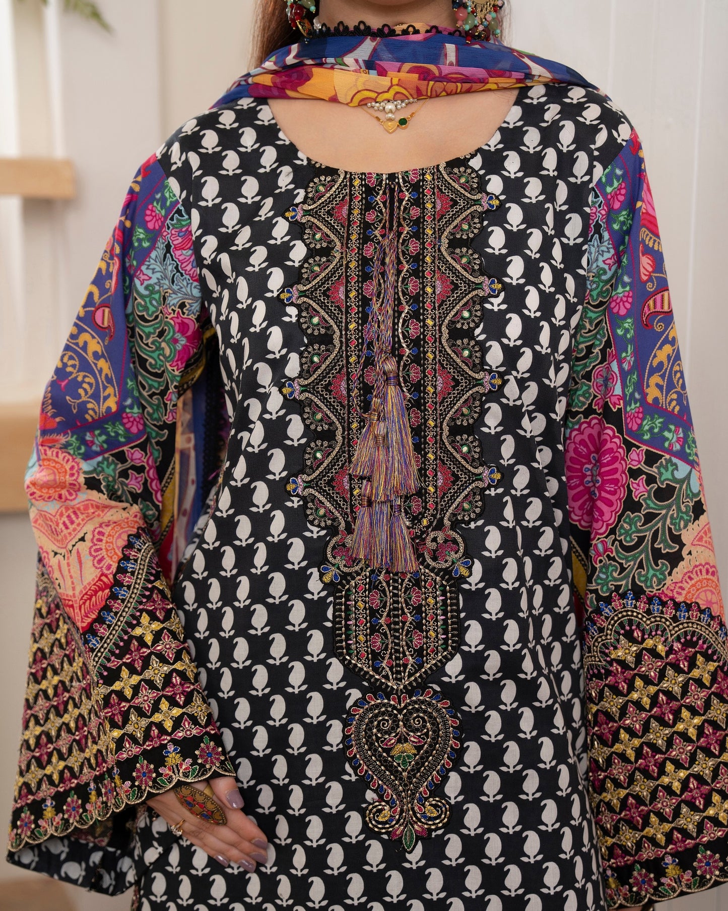 Karma Flora 1604 Charcoal