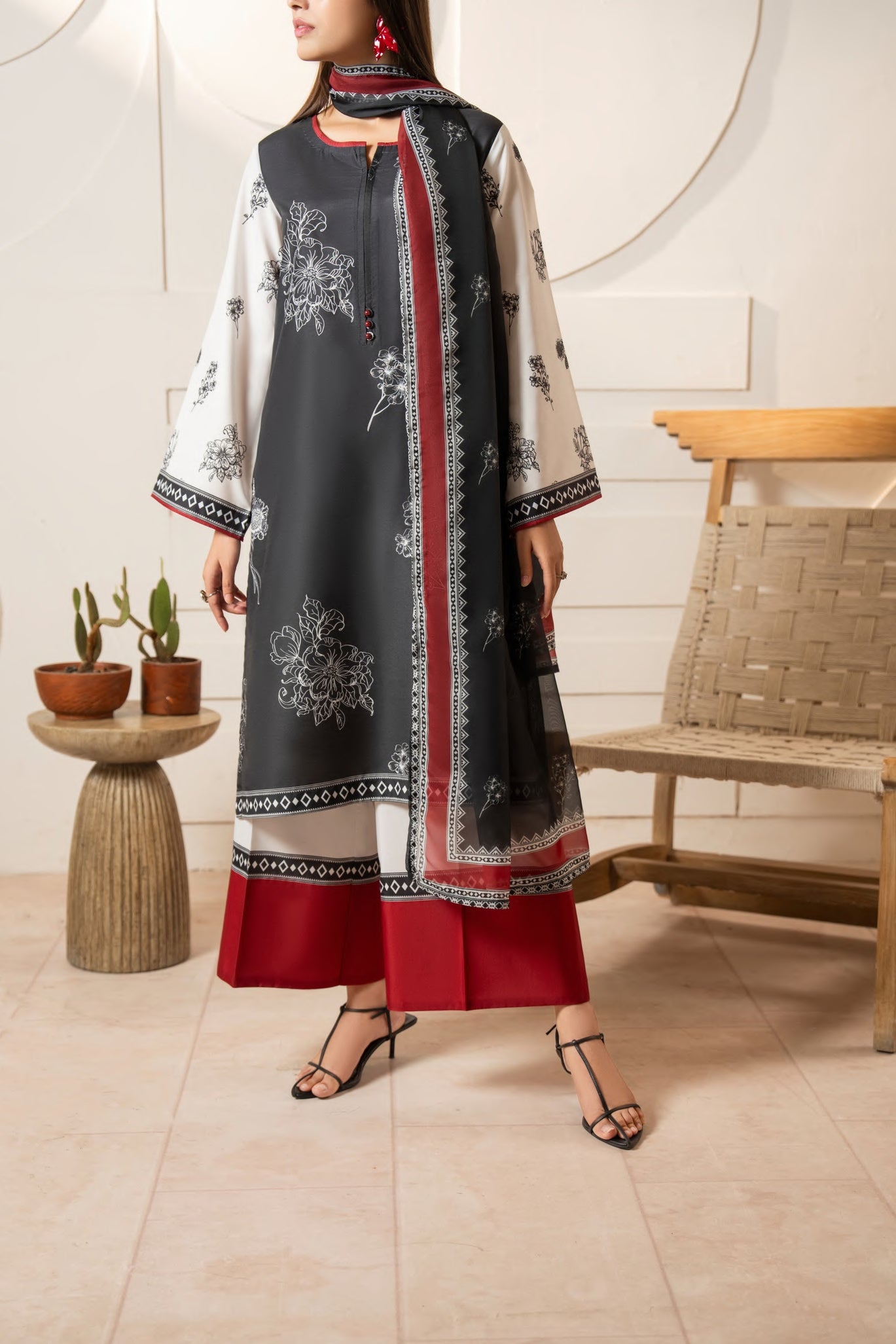 Gul-e-Jana Mono Chrome Muse