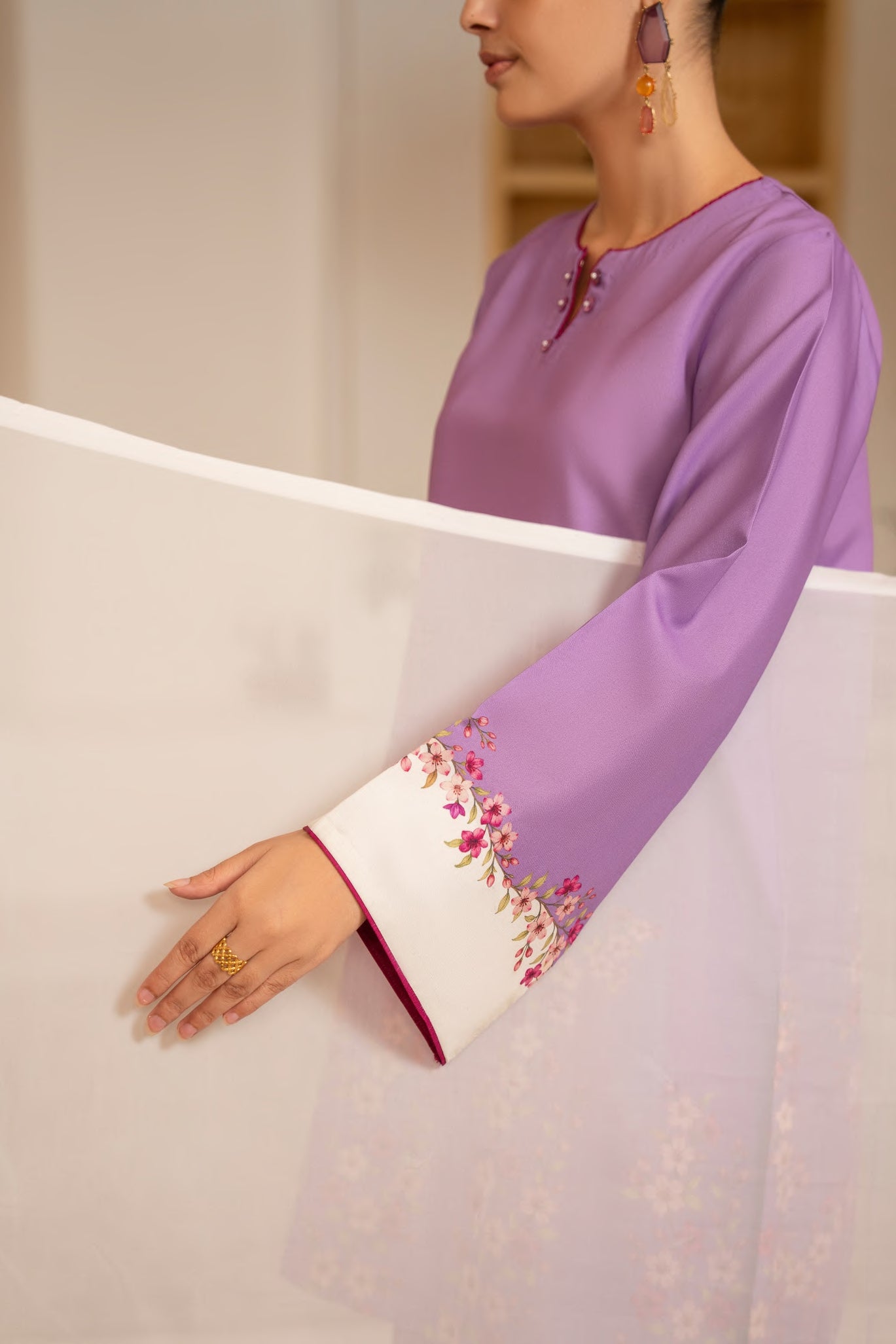 Gul-e-Jana Scarlet Bloom