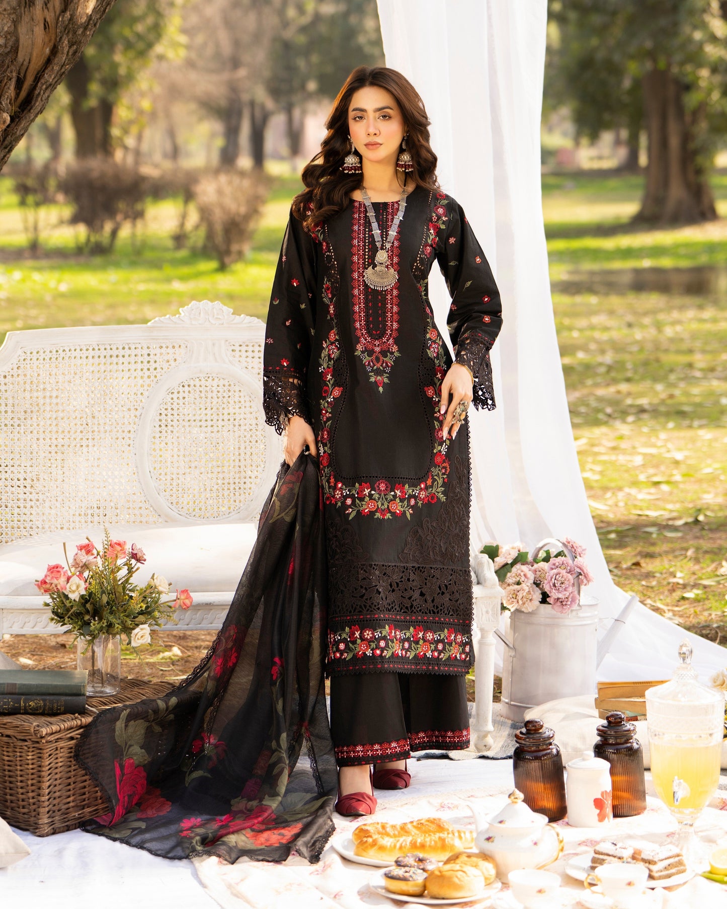 Karma Haya 1546 Black Flora