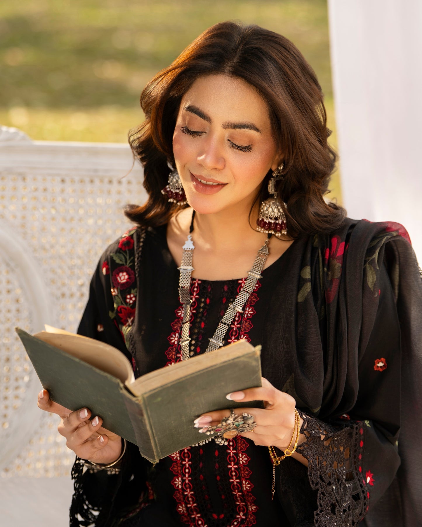 Karma Haya 1546 Black Flora