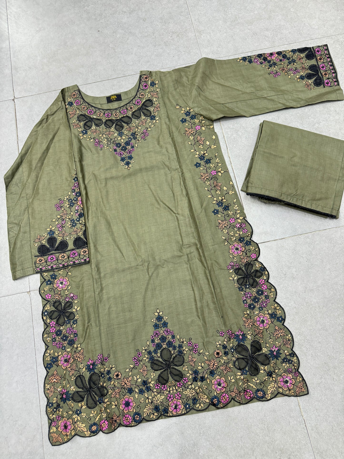 2PC 115 Mehndi