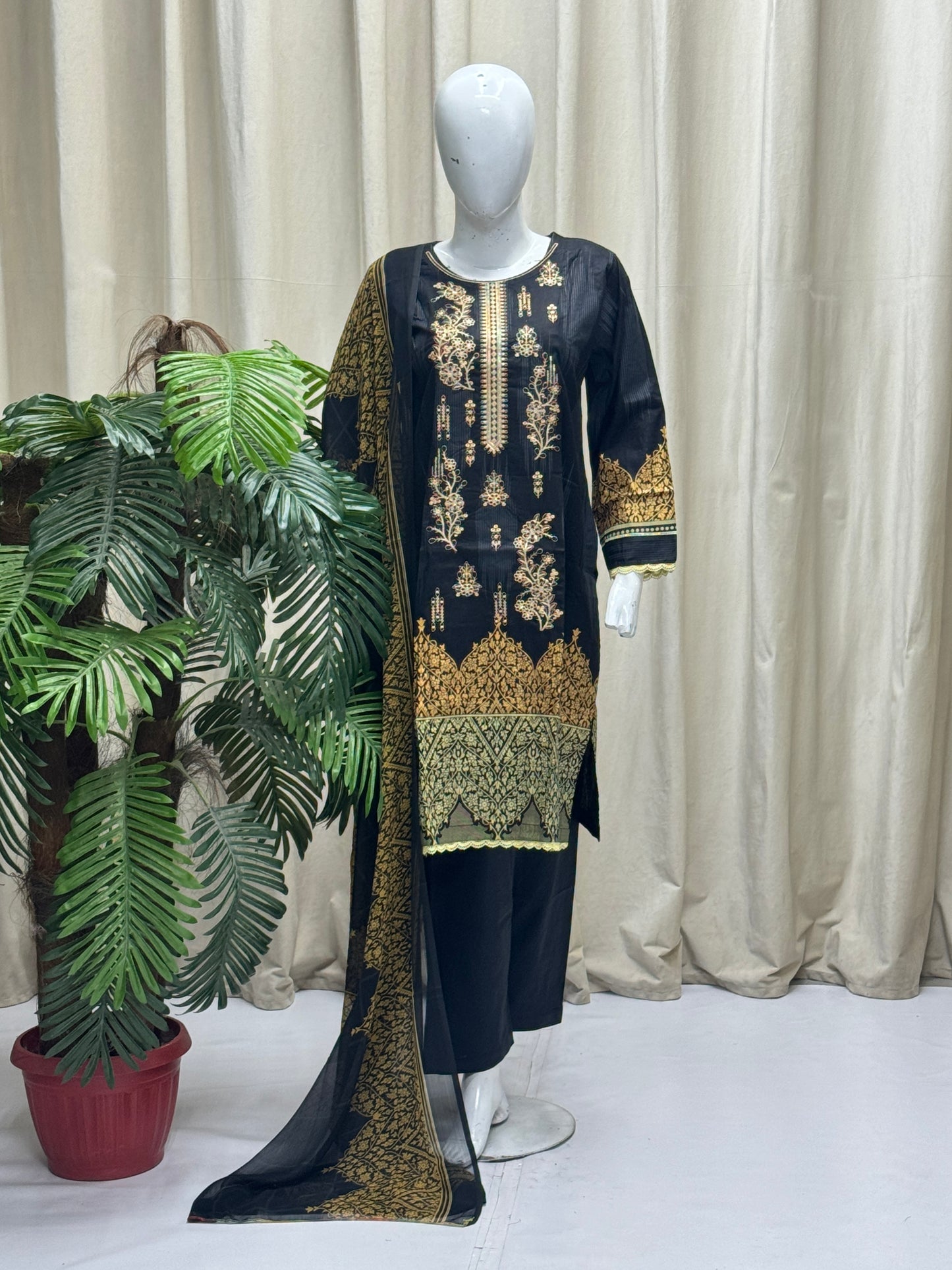 HM Lawn - Chiffon Dupatta 214 Black