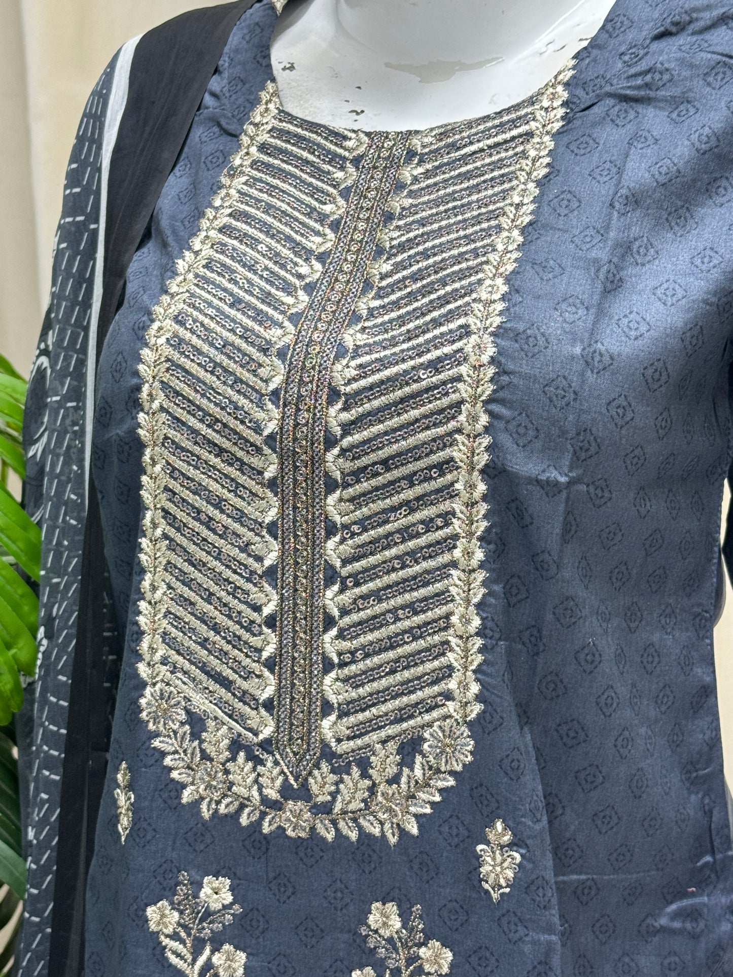 K&R Lawn - Chiffon Dupatta 245 Grey