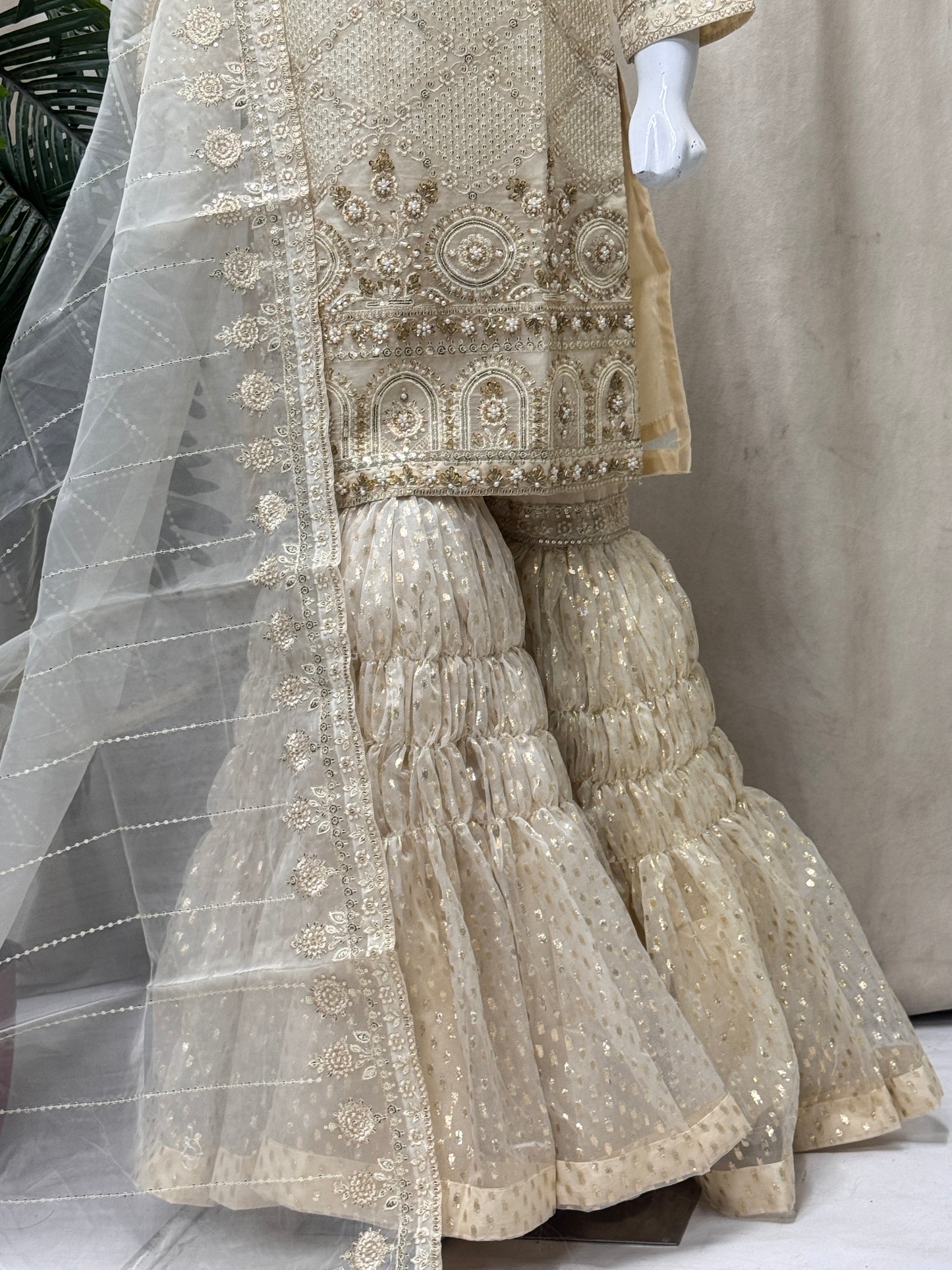 Veloura FG 167 Cream