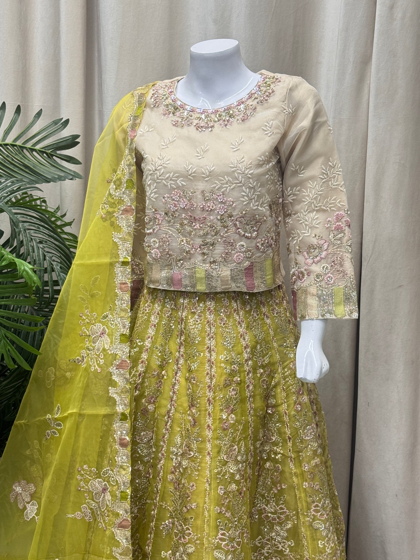 Noor-e-Bahar FG 166 Cream Mehndi