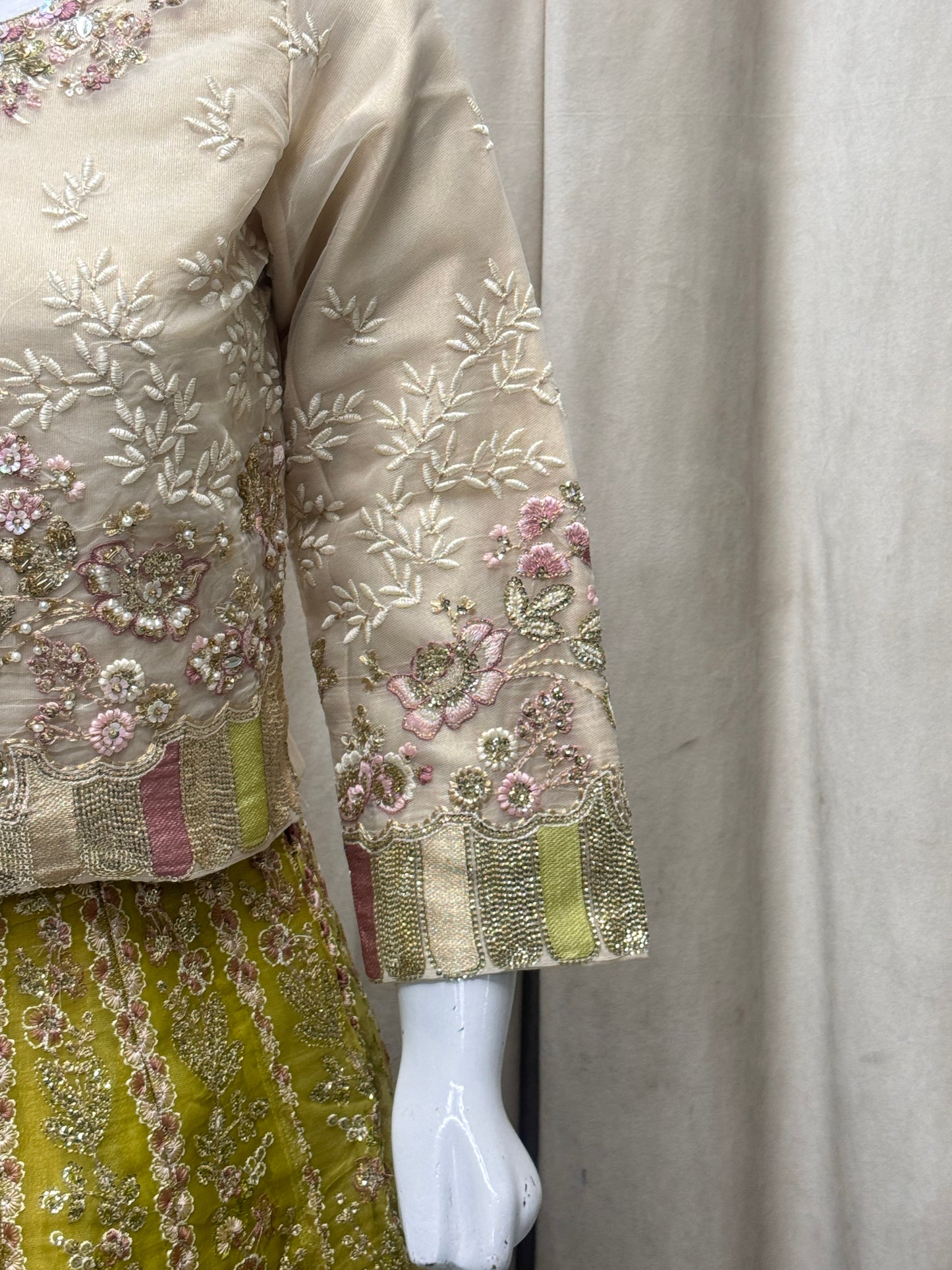 Noor-e-Bahar FG 166 Cream Mehndi