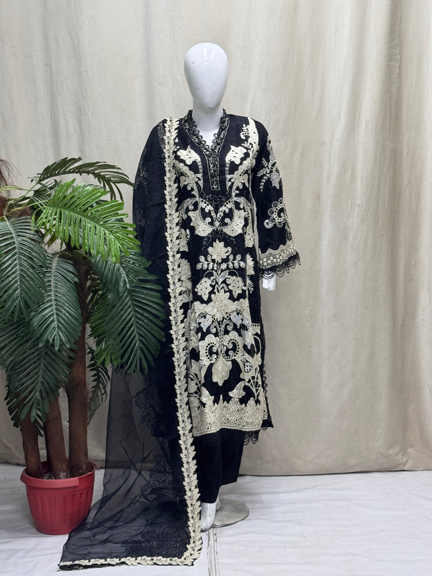 Amethyst Bloom Black