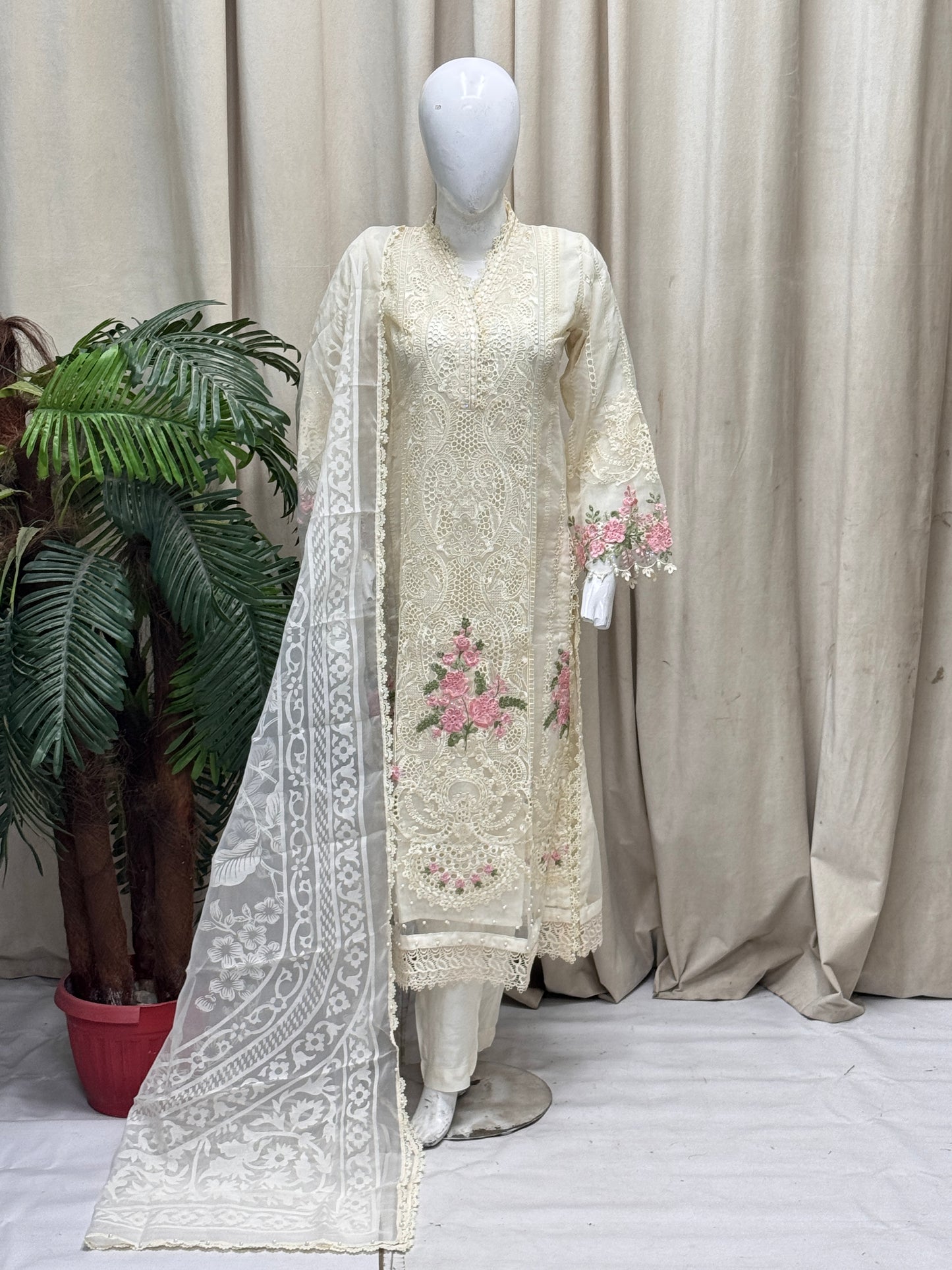 Chantilly Charm Cream