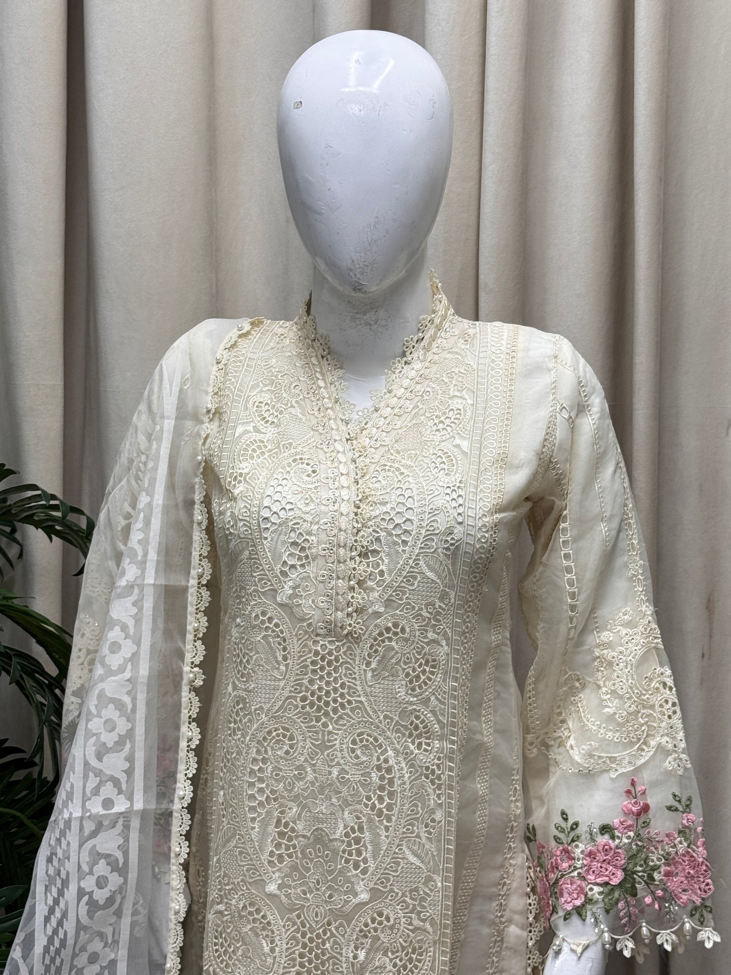 Chantilly Charm Cream