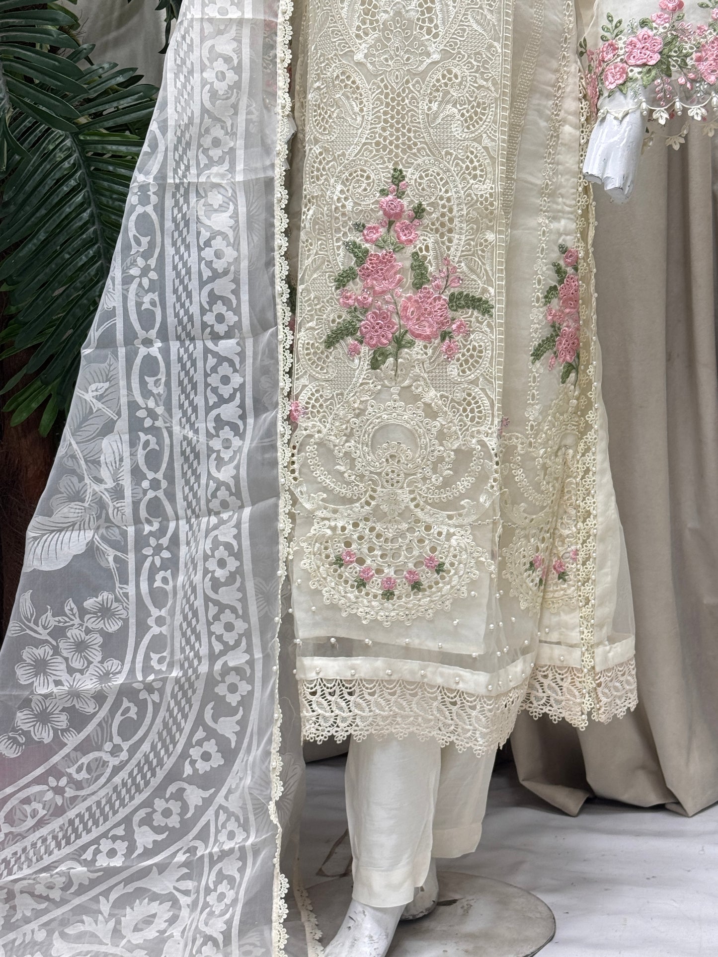 Chantilly Charm Cream