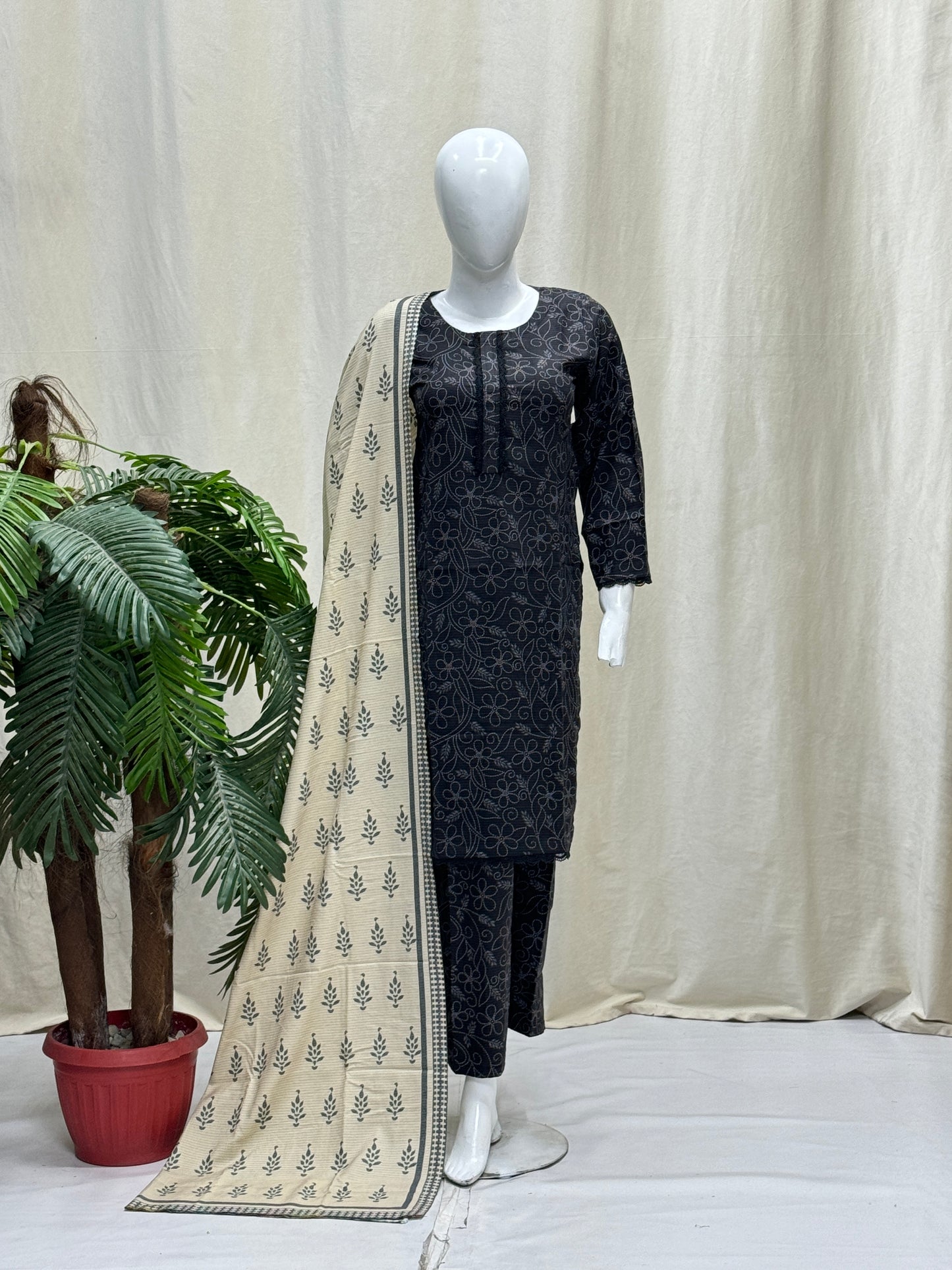 Beechtree Dhanak - All Over 452 Black