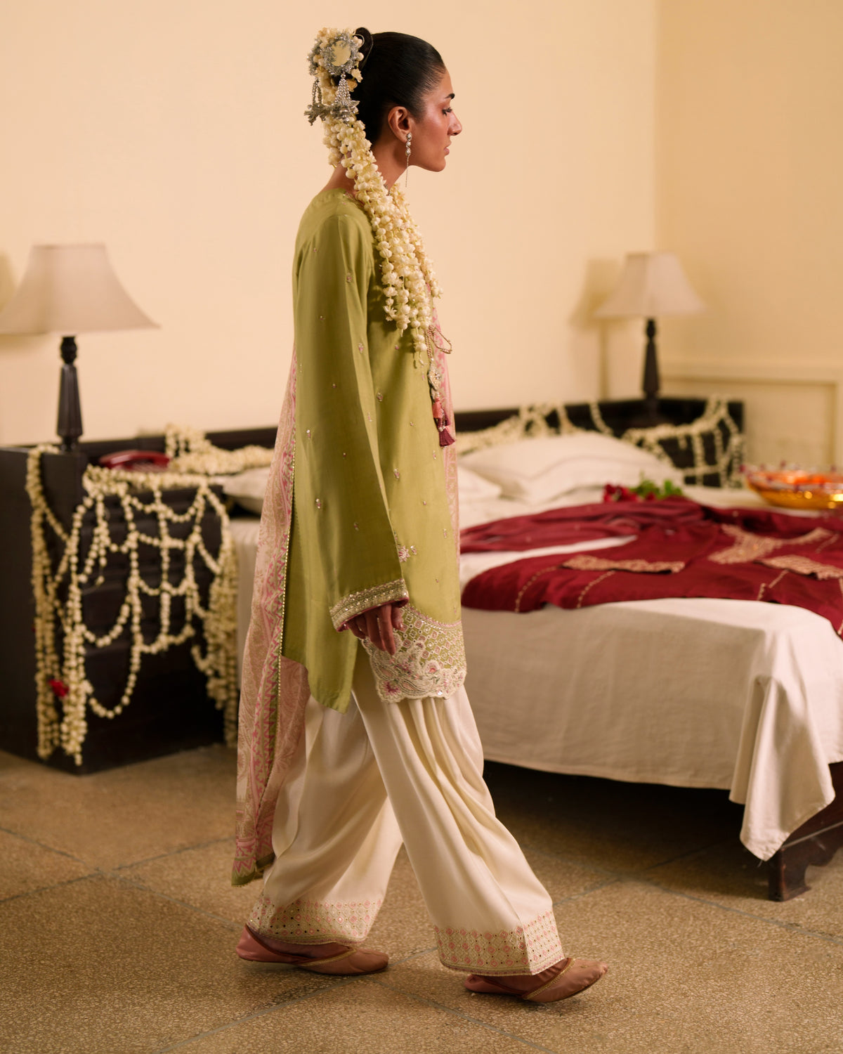 Chand Bali Husn e Baharan Pista & White
