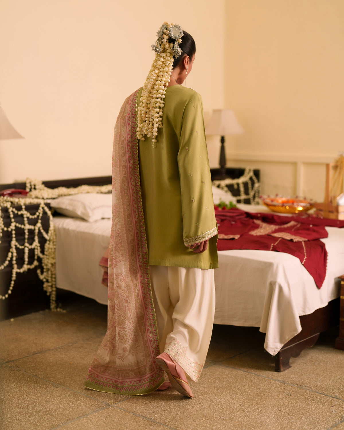 Chand Bali Husn e Baharan Pista & White