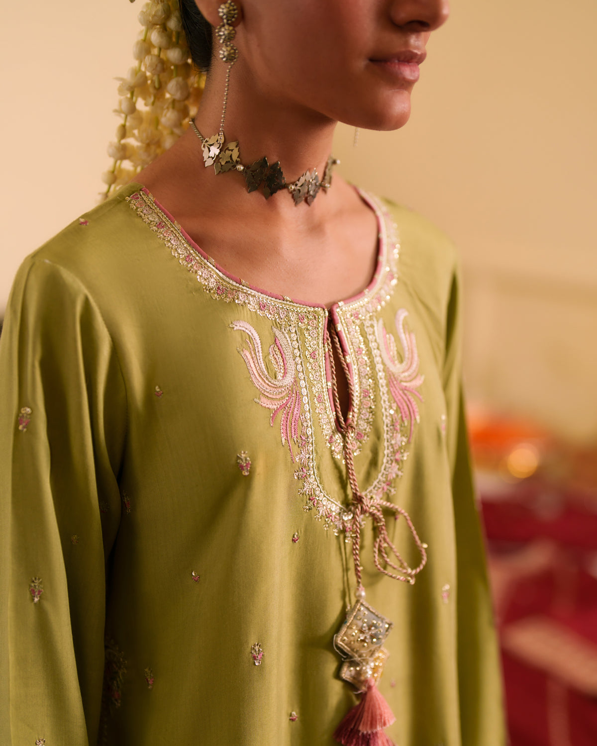 Chand Bali Husn e Baharan Pista & White