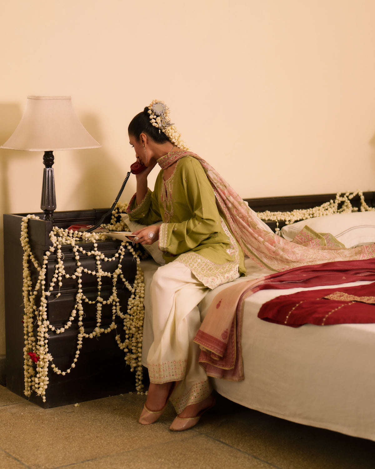 Chand Bali Husn e Baharan Pista & White