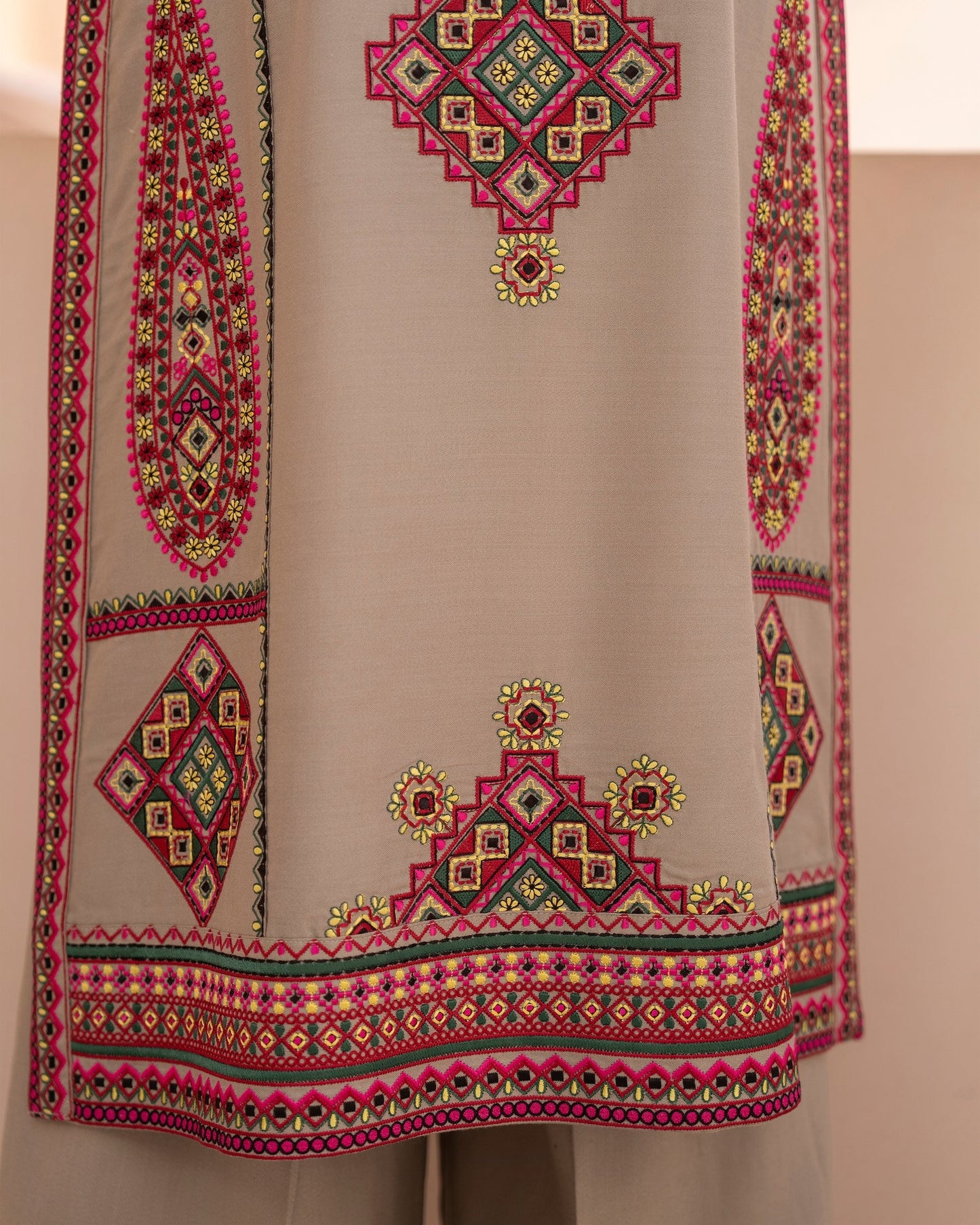 Karma Mishaal 1533 Light Oatmeal