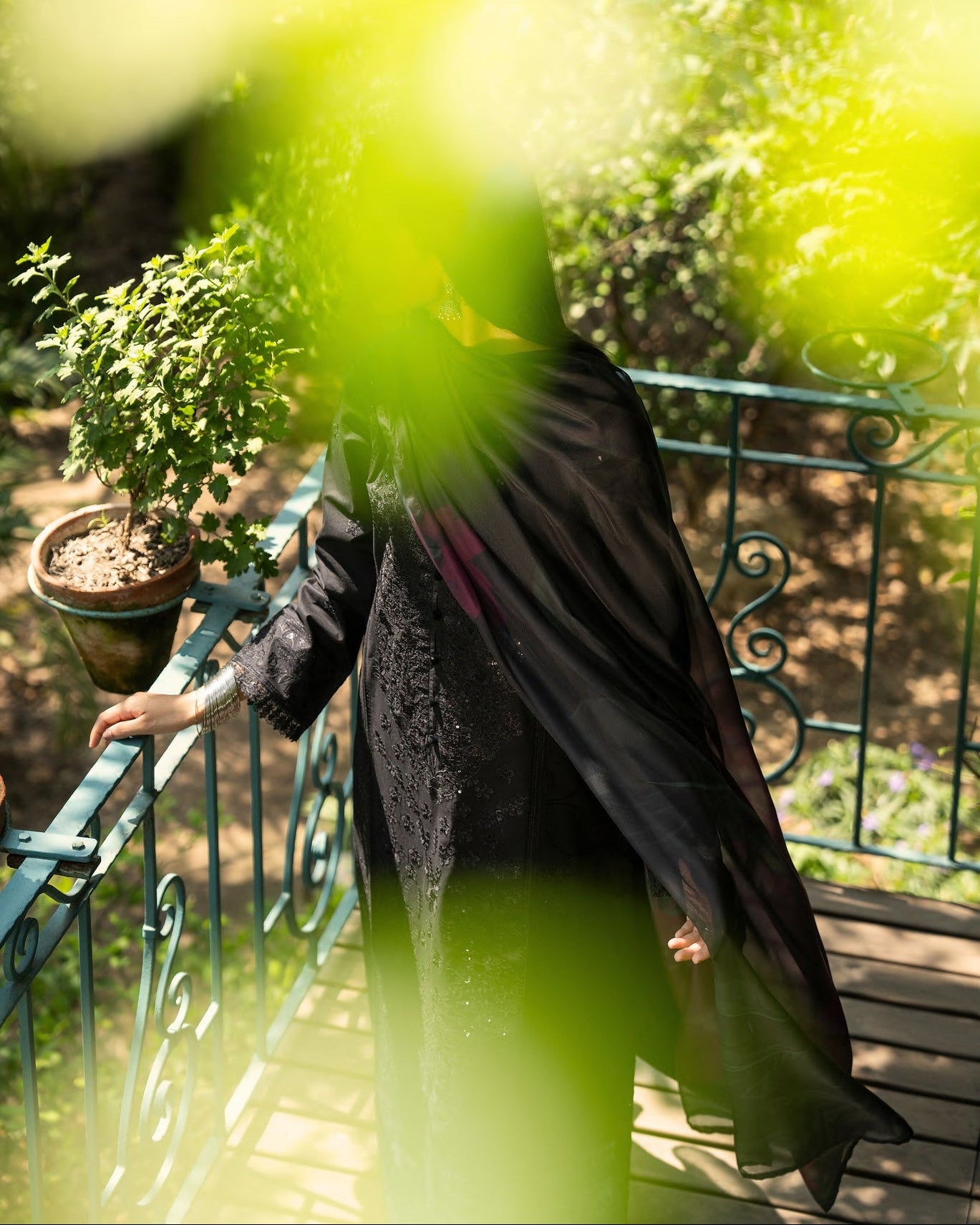 Rua Drop II Shadow Bloom