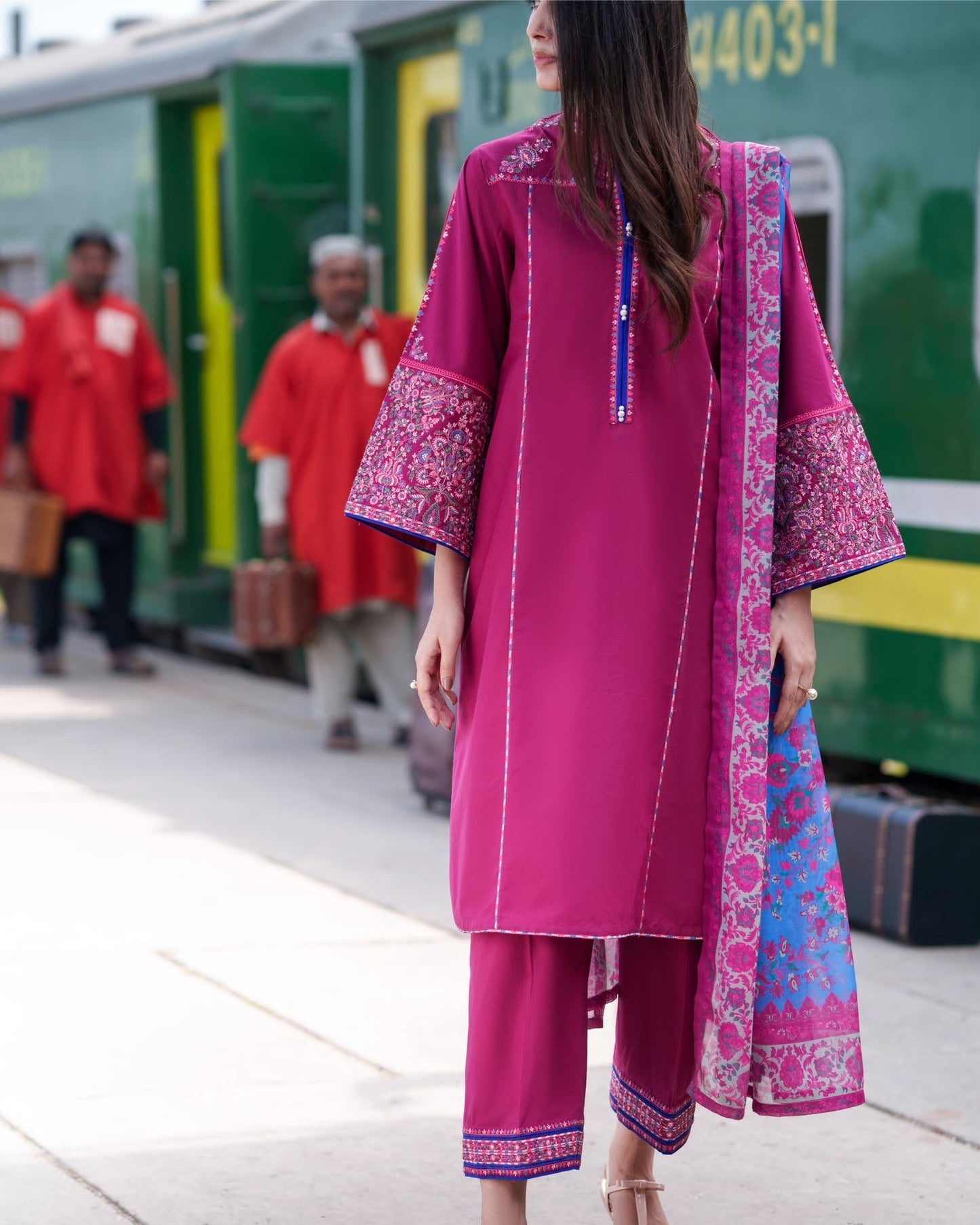 Safarnama Roisin Bloom