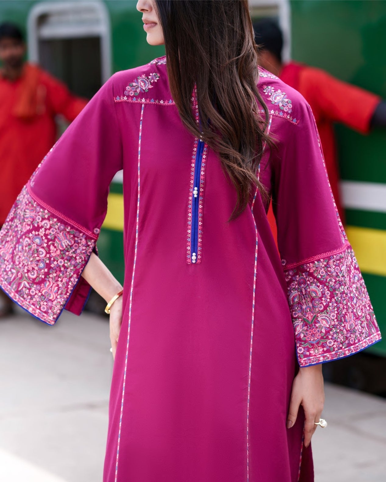 Safarnama Roisin Bloom