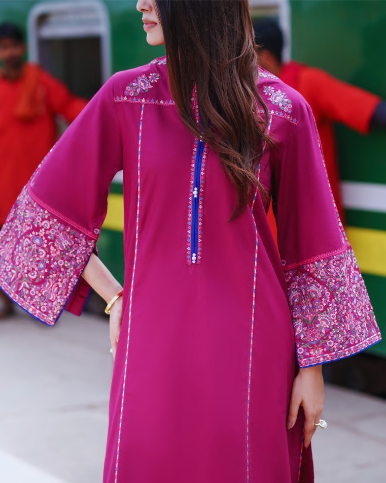 Safarnama Roisin Bloom