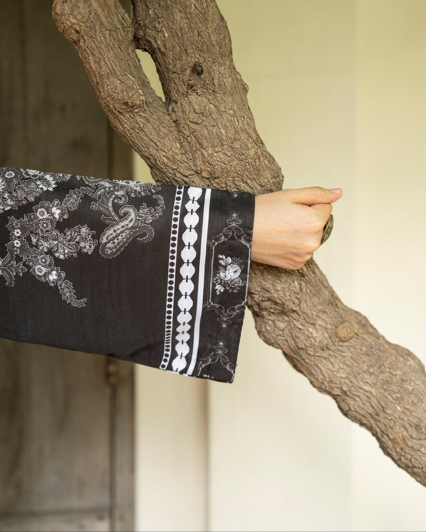 Karma Selene 1516 Shadow Black