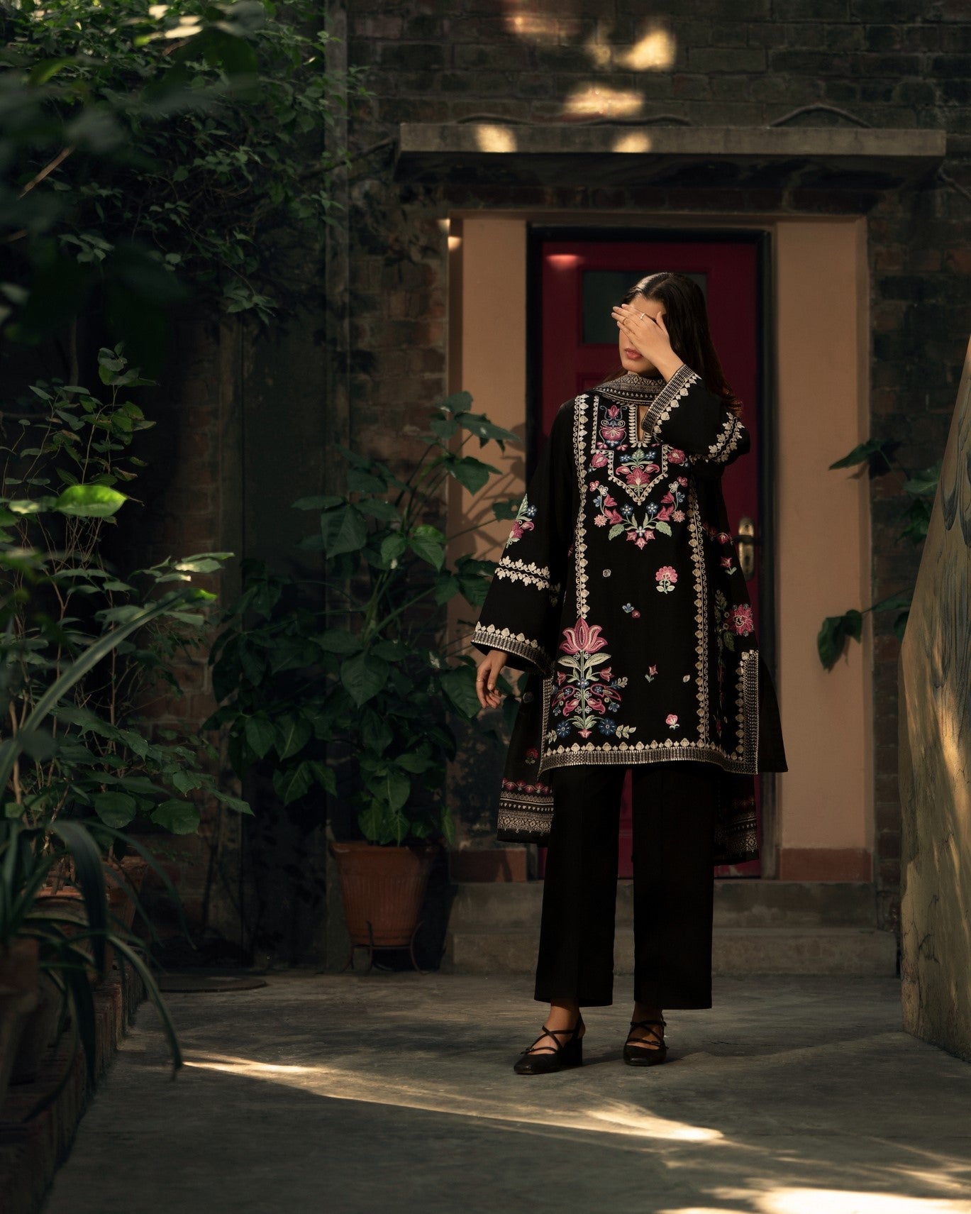 Shadows Khadder Night Black