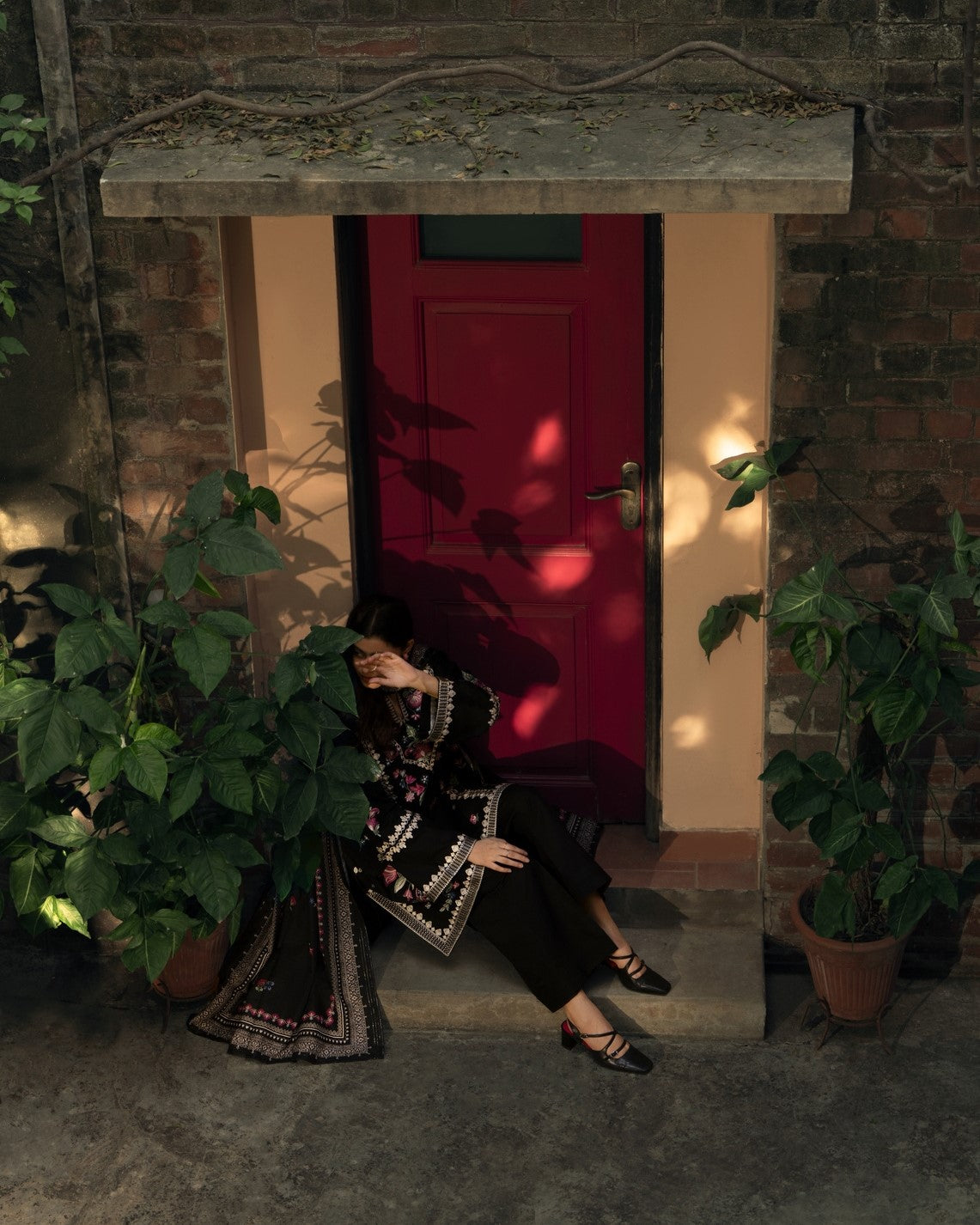 Shadows Khadder Night Black